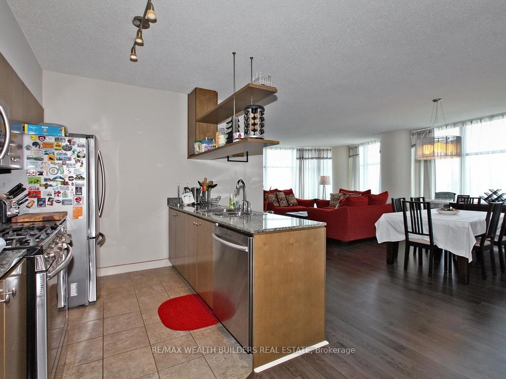 3 Bedrooms Condo at 35 Mariner,  Toronto For sale