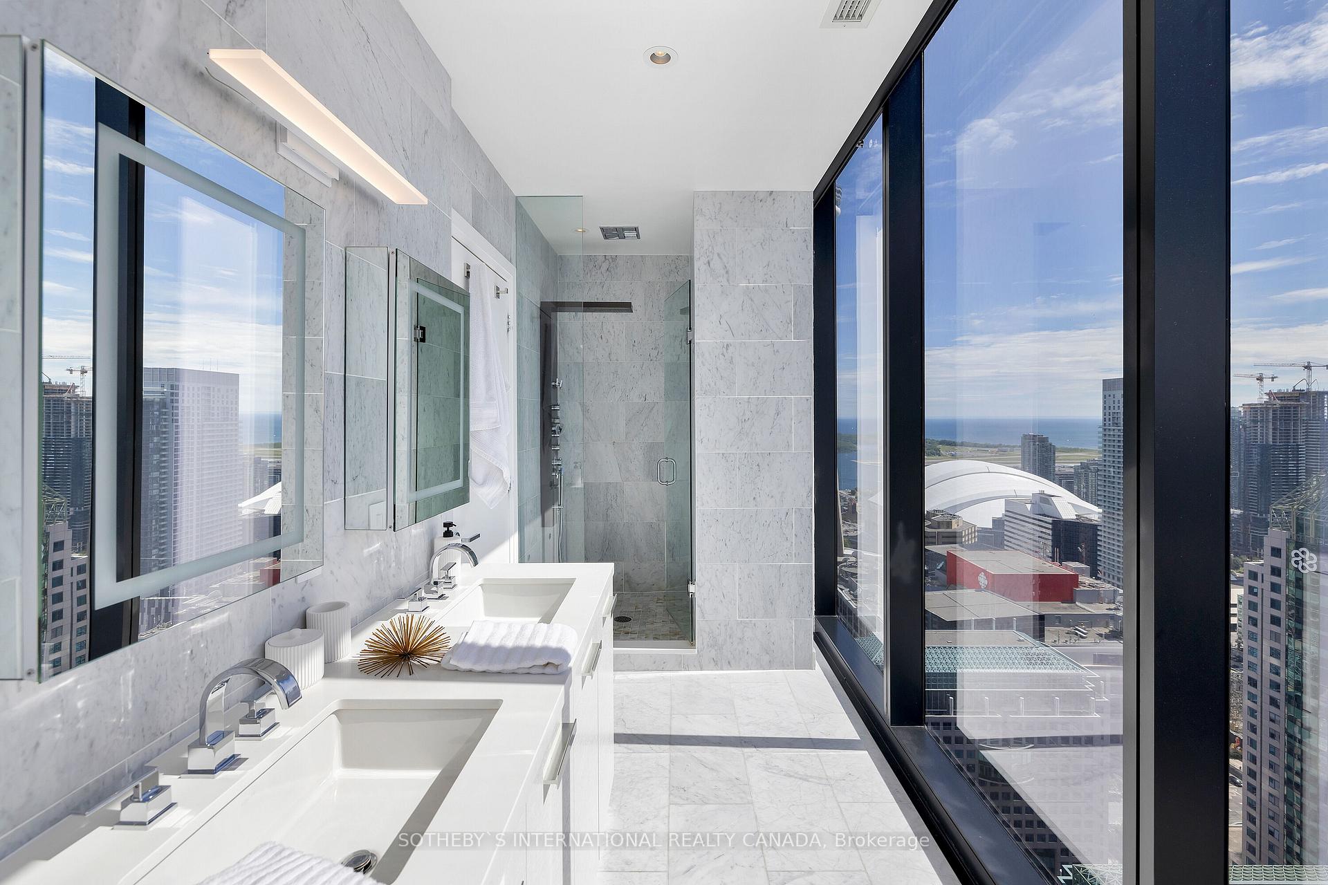 4 Bedrooms Condo at 224 King,  Toronto For sale