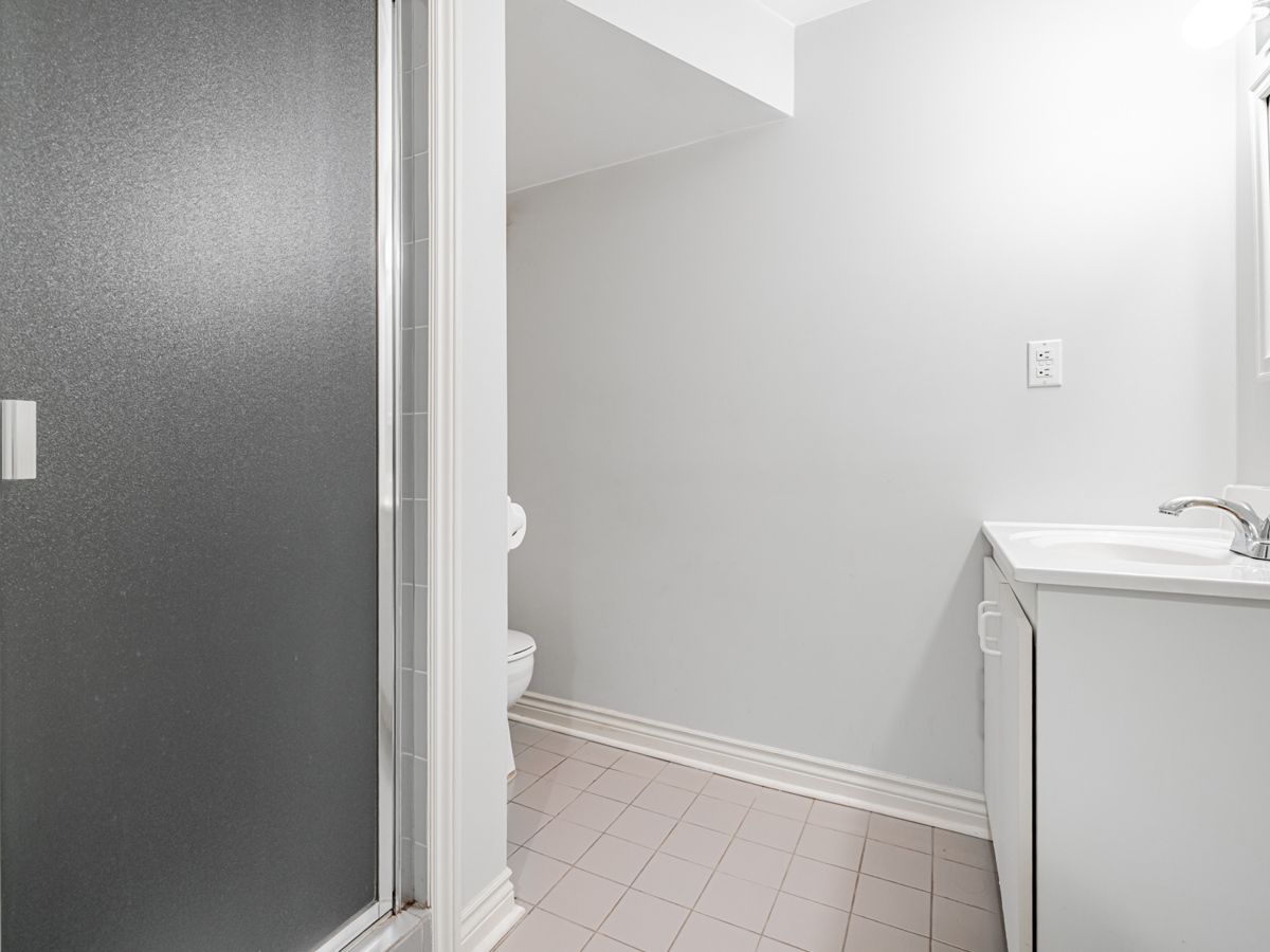 18 Finlayson Court W