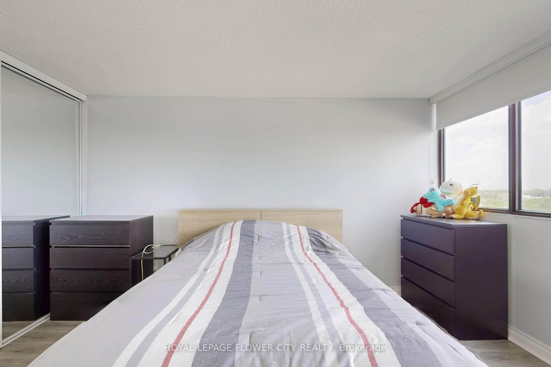 1 Bedroom Condo at 1333 Bloor, Mississauga For sale