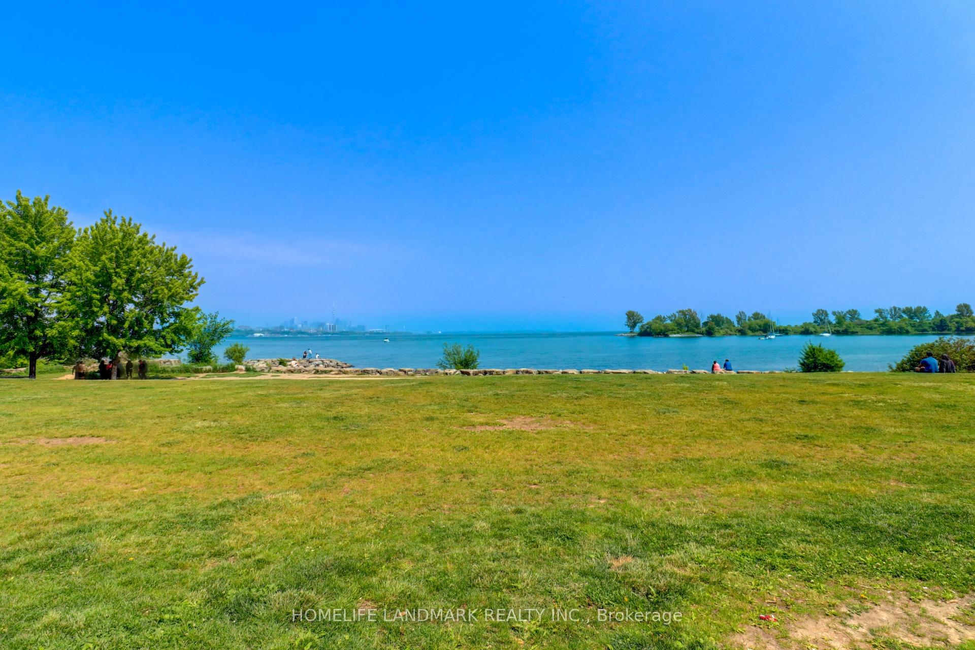 3 Bedrooms Condo at 58 Marine Parade, Toronto For sale