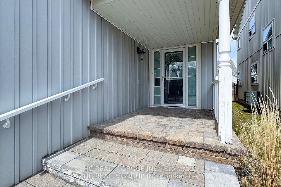 8 Beaumaris Crescent, Whitby, ON L1M 2H2