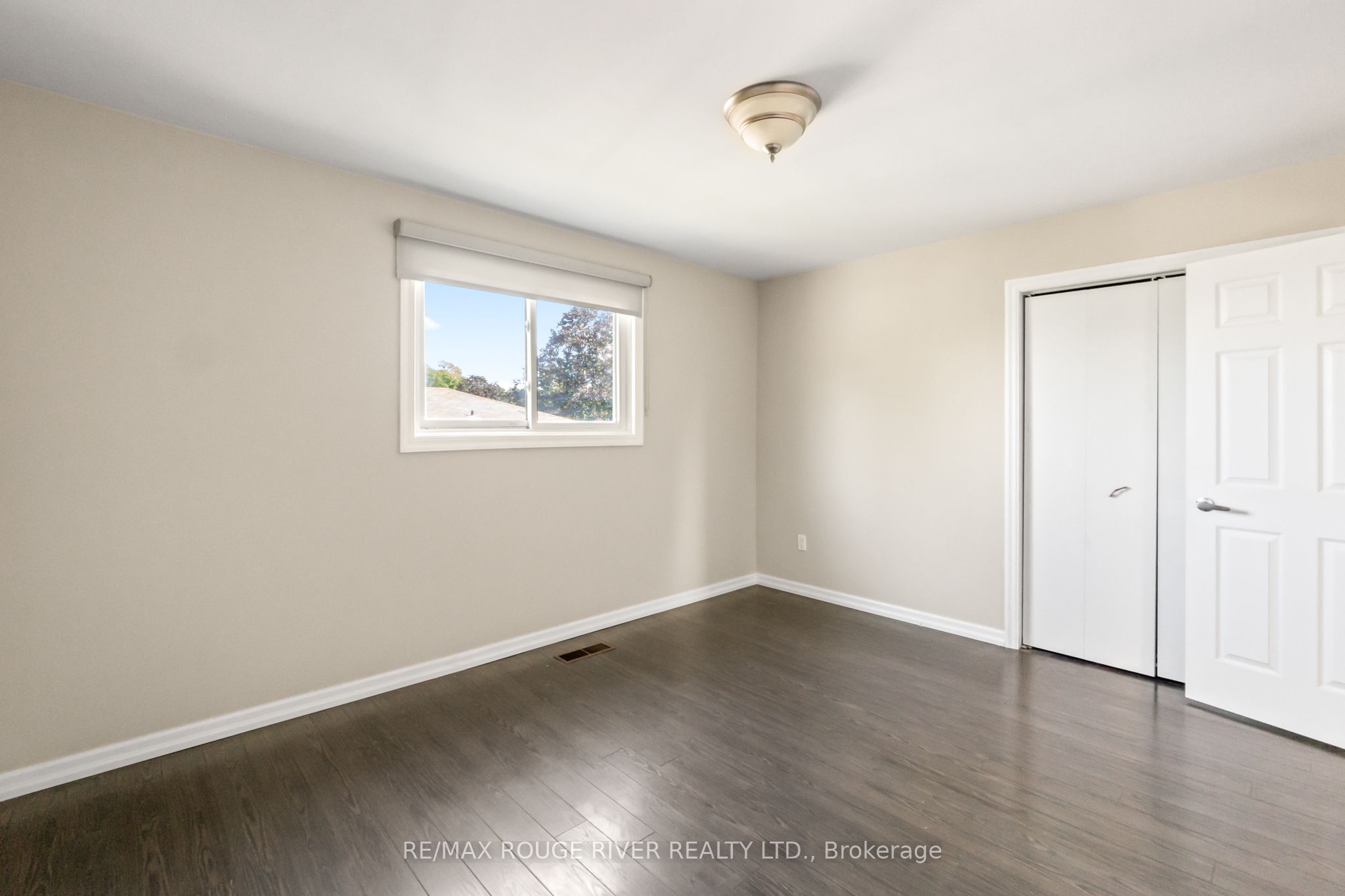 1 Applewood Crescent