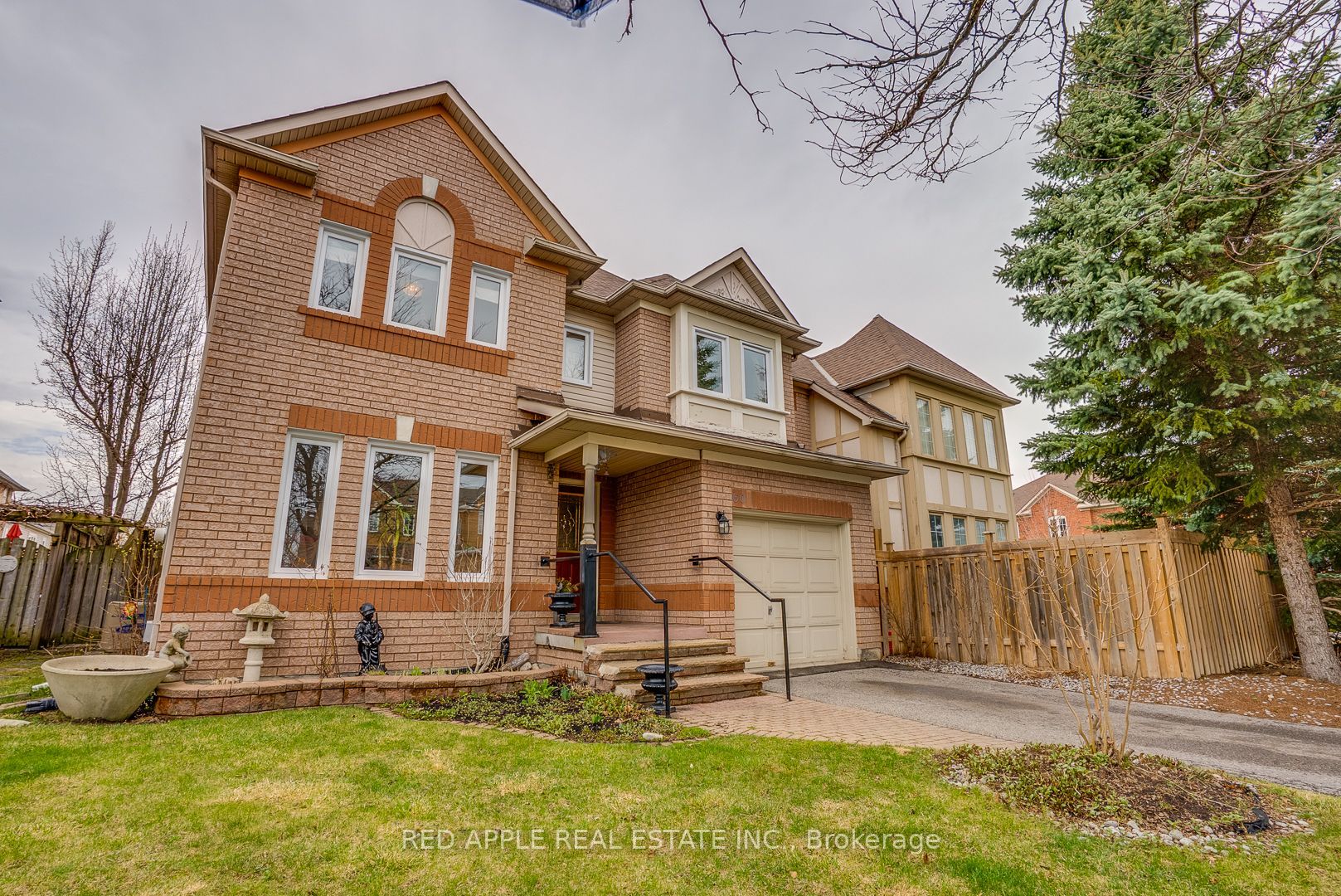 60 Snedden Avenue, Aurora, ON L4G 7K6