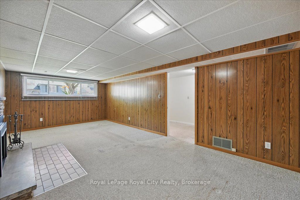 701 Castleguard Crescent