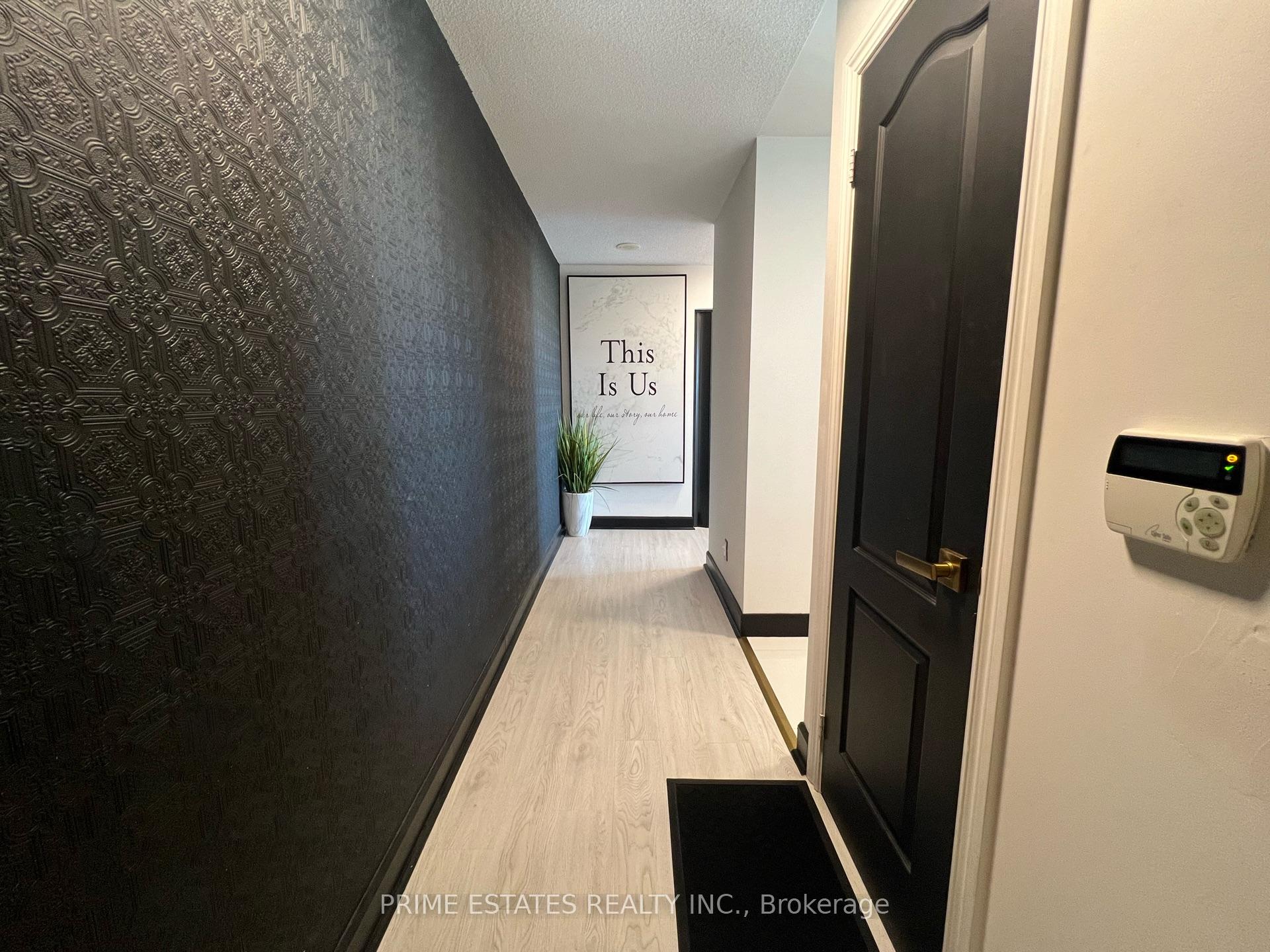 2 Bedrooms Condo at 70 Town Centre,  Toronto For sale