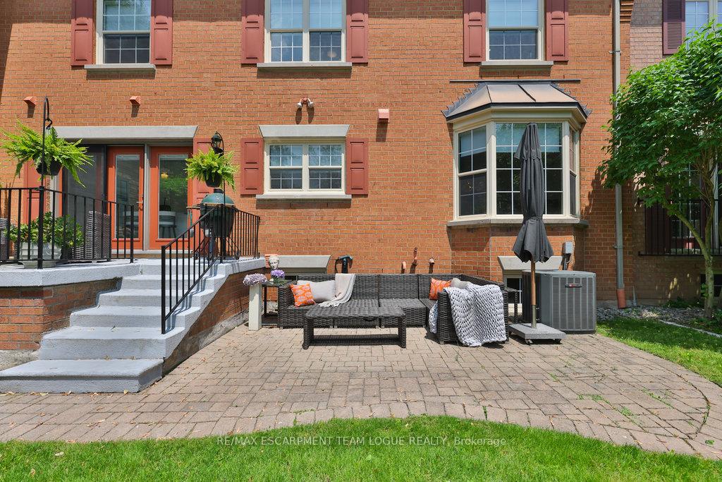 4 Bedrooms Condo at 4211 Millcroft Park, Burlington For sale