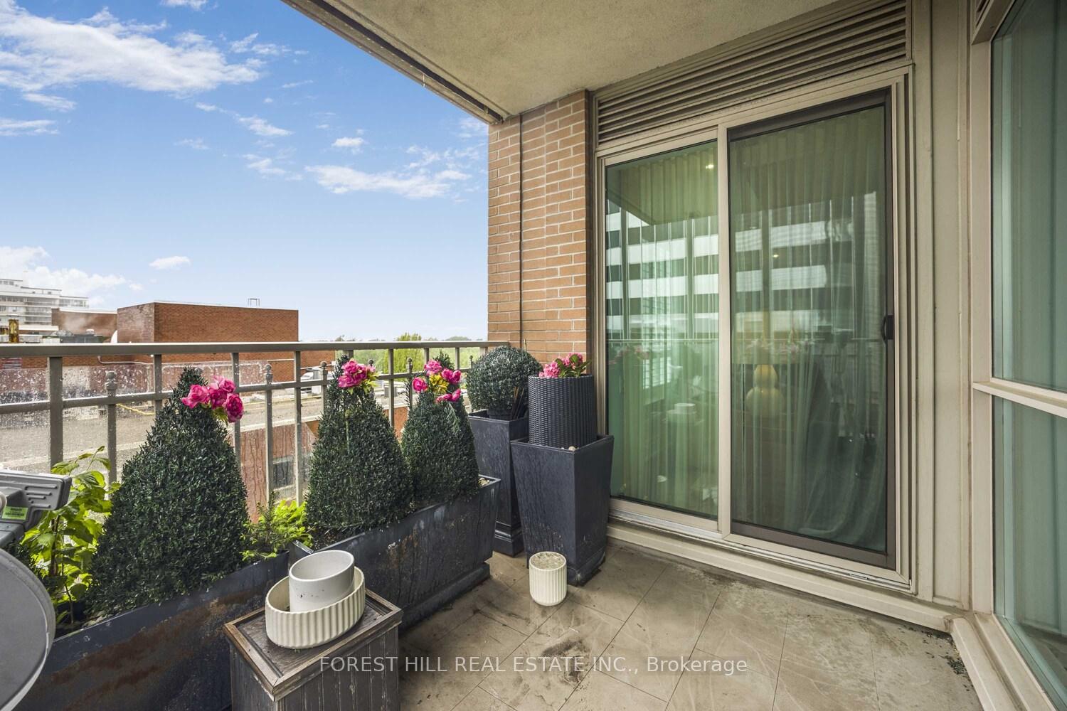 2 Bedrooms Condo at 155 St Clair, Toronto For sale