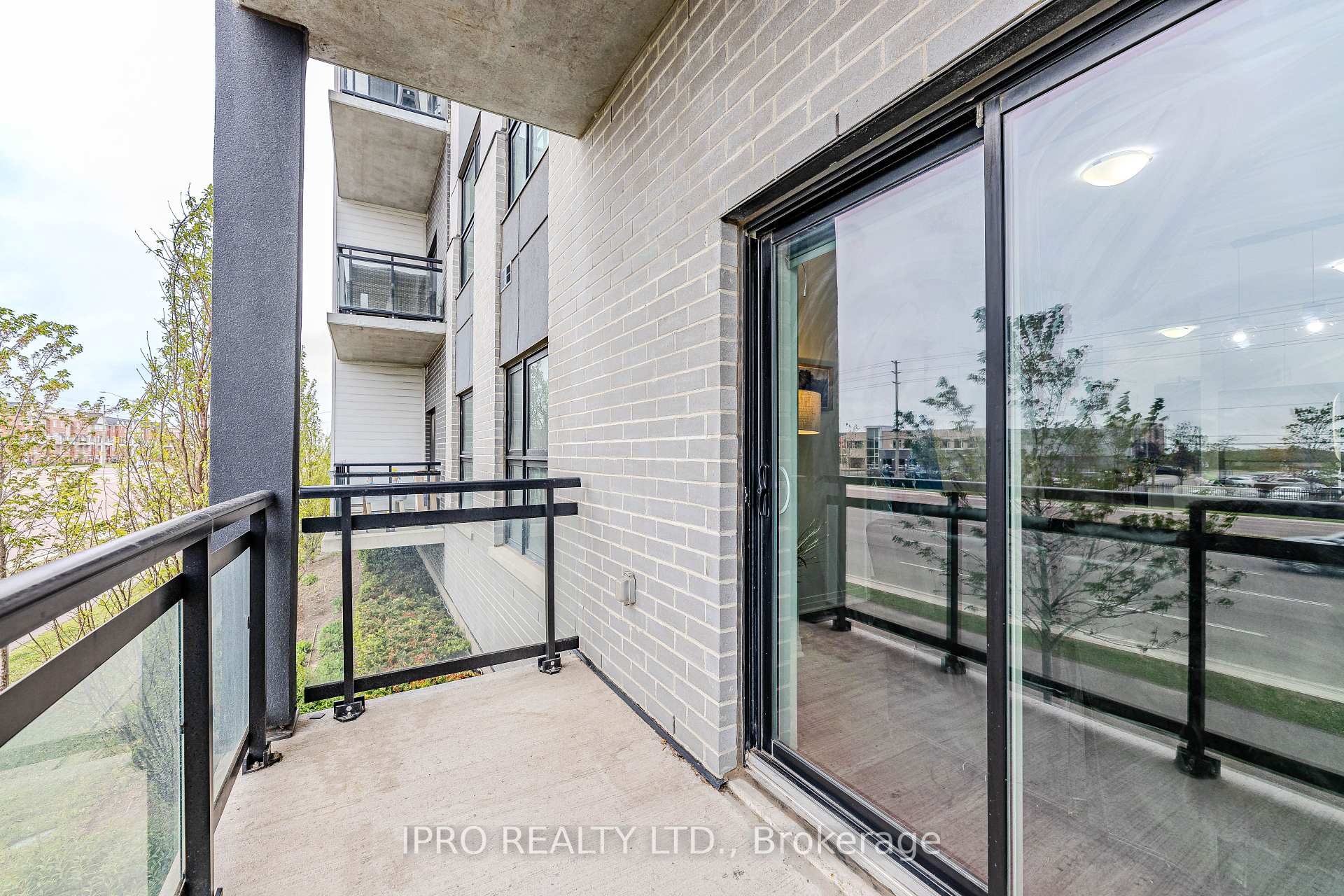 1 Bedroom Condo at 102 Grovewood Common, Oakville For sale
