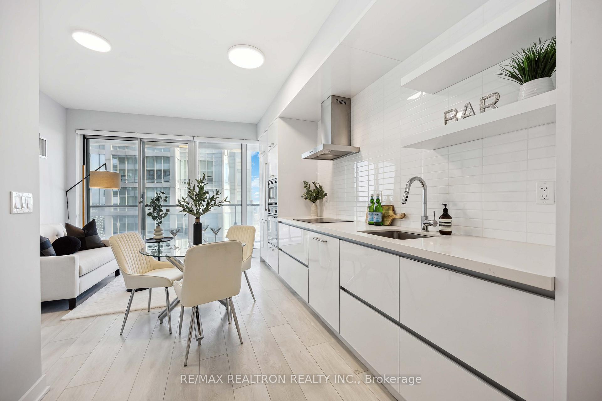 1 Bedroom Condo at 2221 Yonge, Toronto For sale