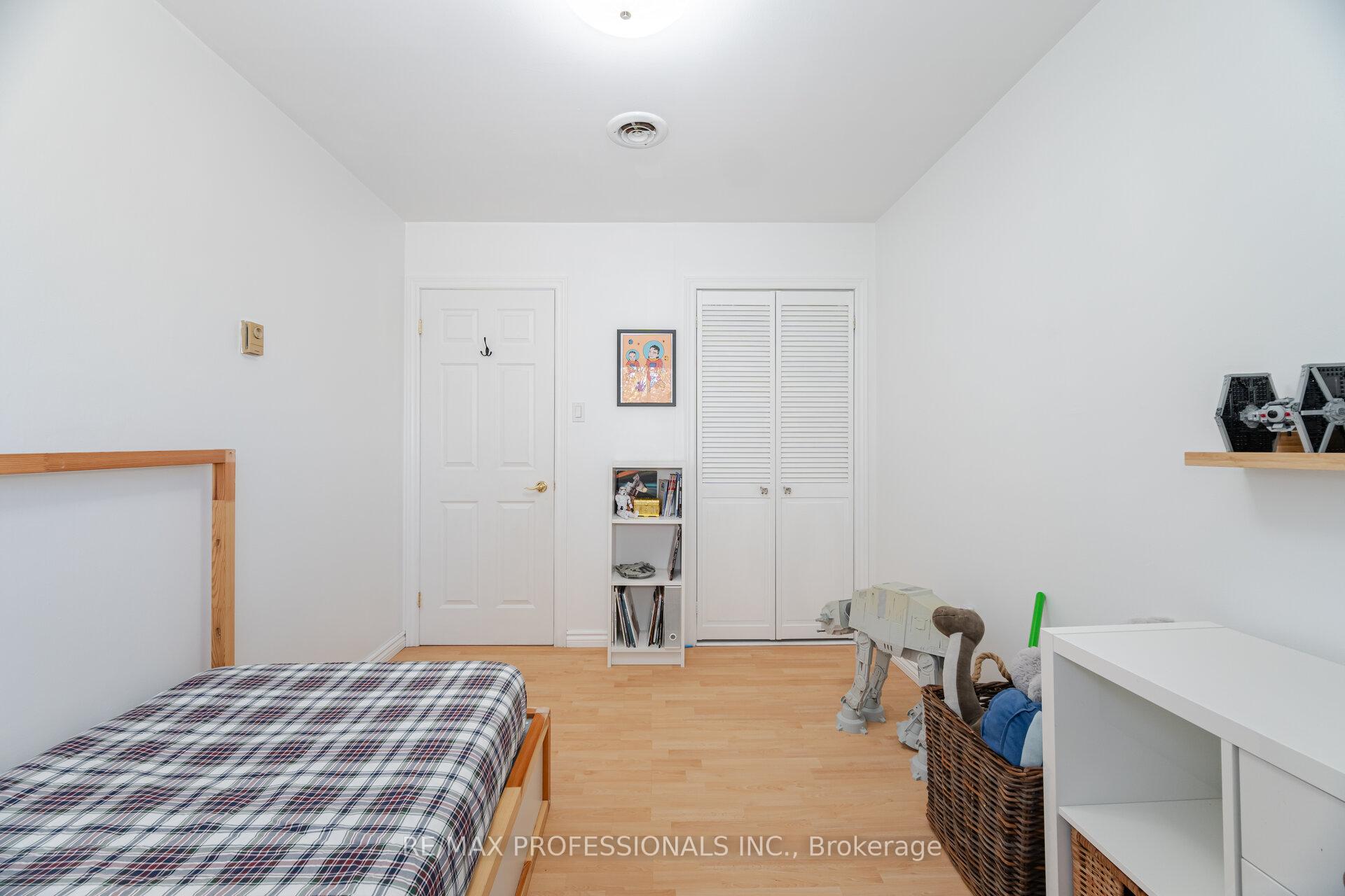 3 Bedrooms Condo at 582 Renforth, Toronto For sale