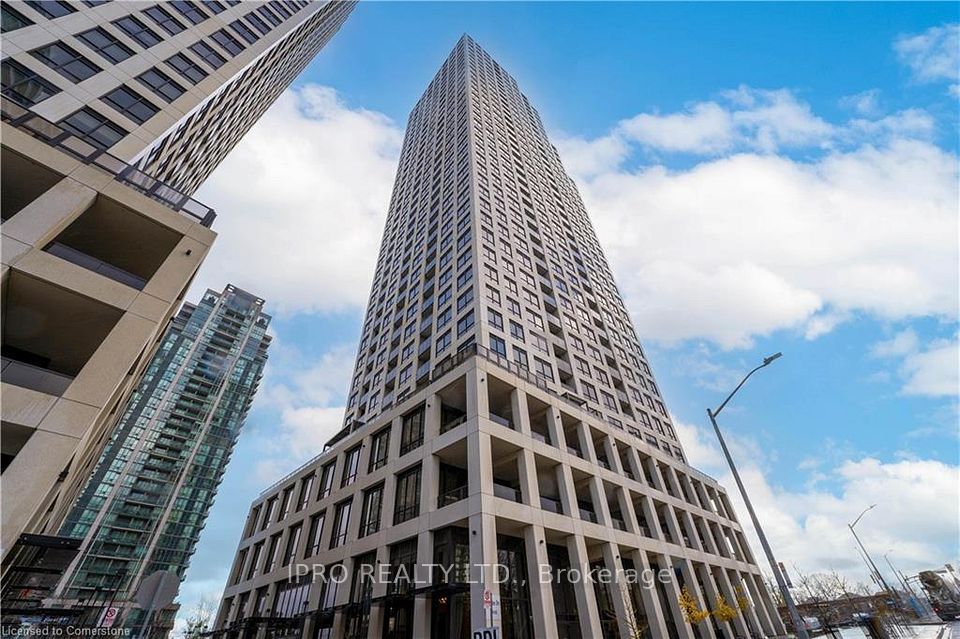 36 Elm Dr W