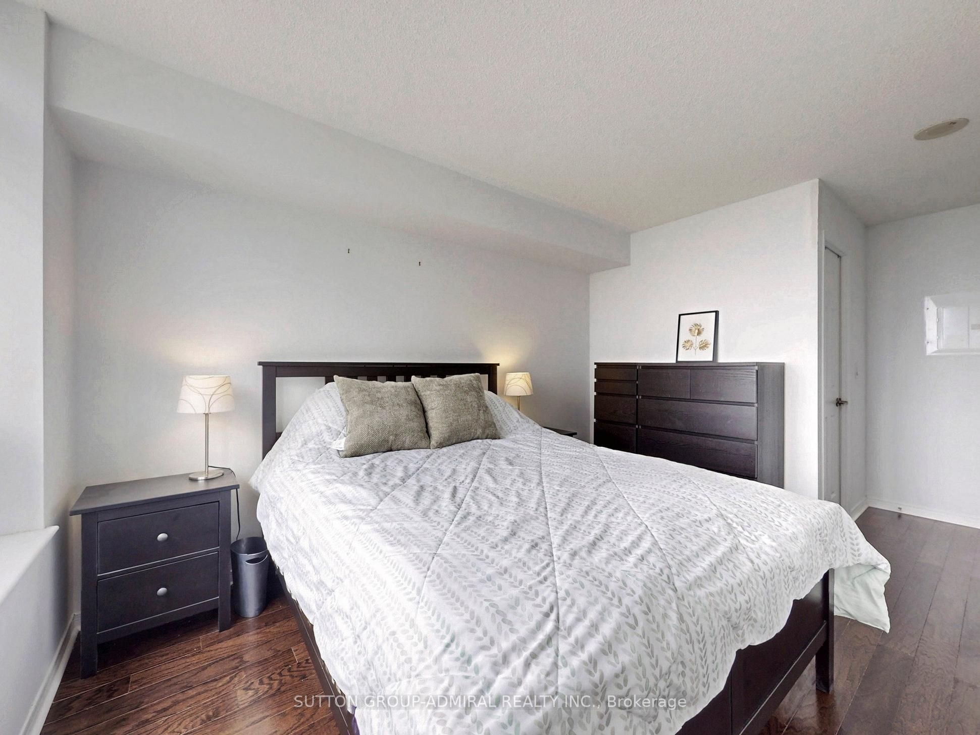 75 King William Crescent, #LPH8