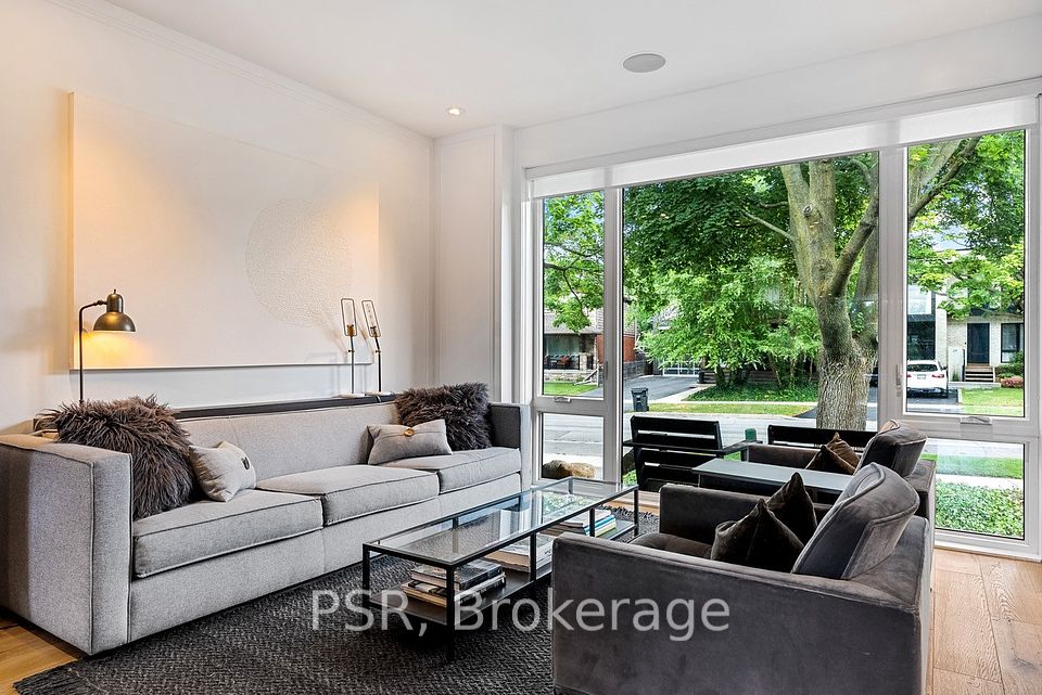 25 Putney Road, Toronto, ON M8W 2K6