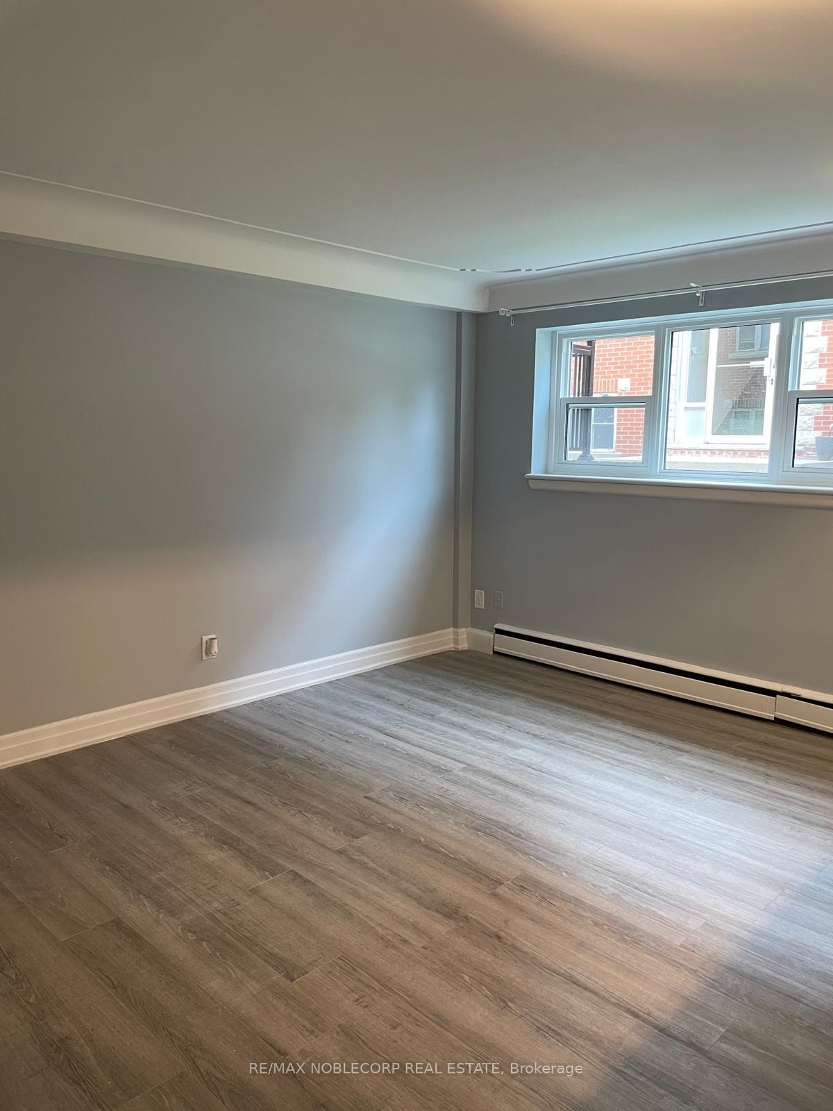 1 Bedroom Condo at 5 Applewood, Hamilton For sale