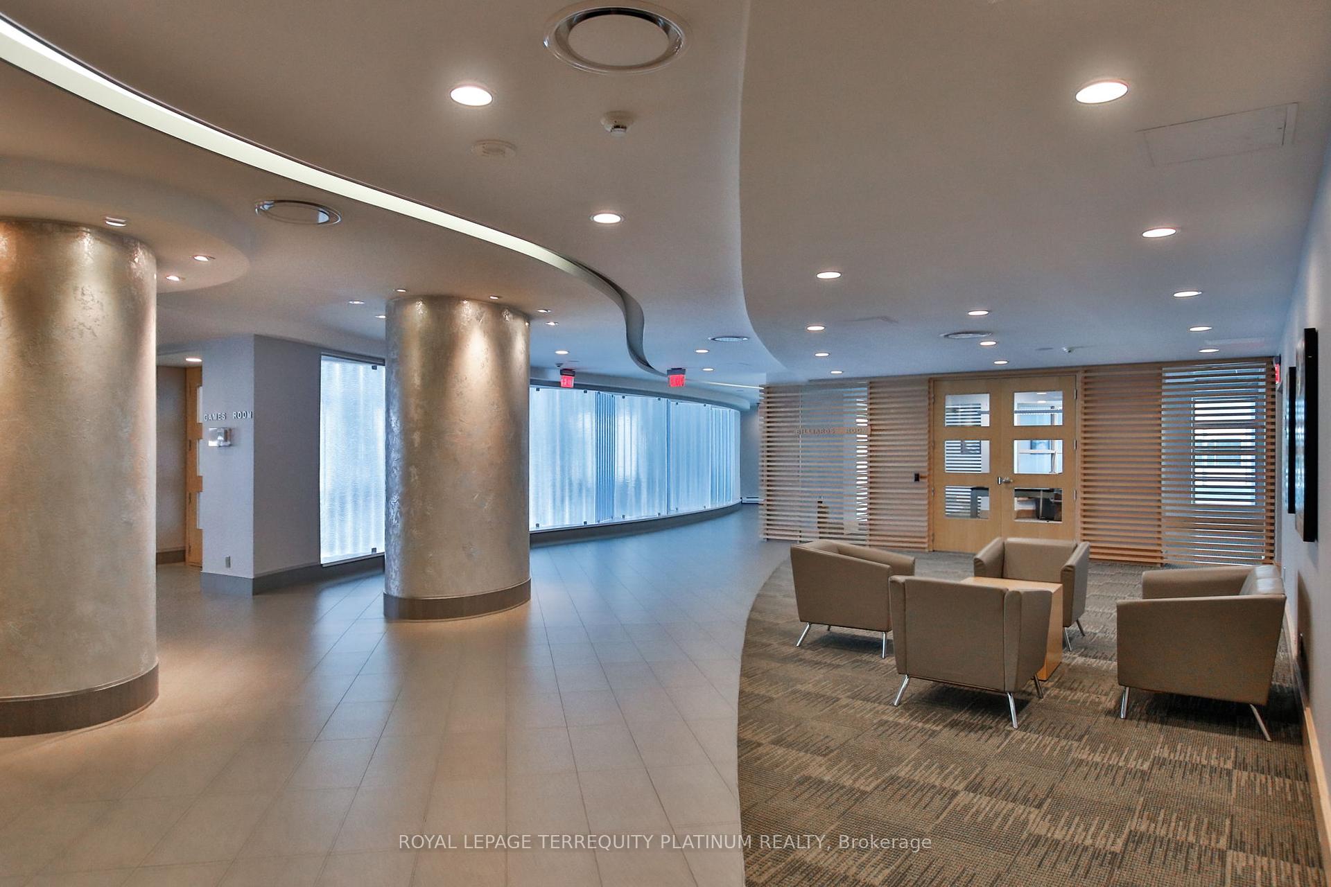 2 Bedrooms Condo at 10 Yonge, Toronto For sale