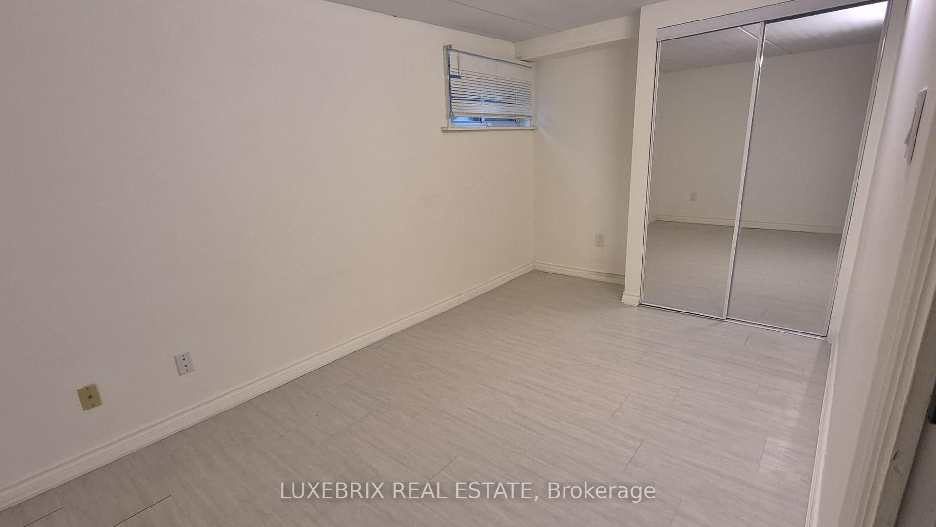 5 Bedrooms Condo at 180 Mississauga, Mississauga For sale
