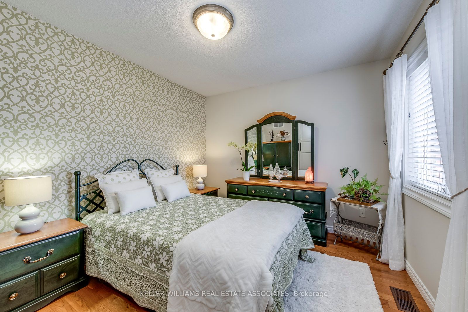 516 Ravenstone Court
