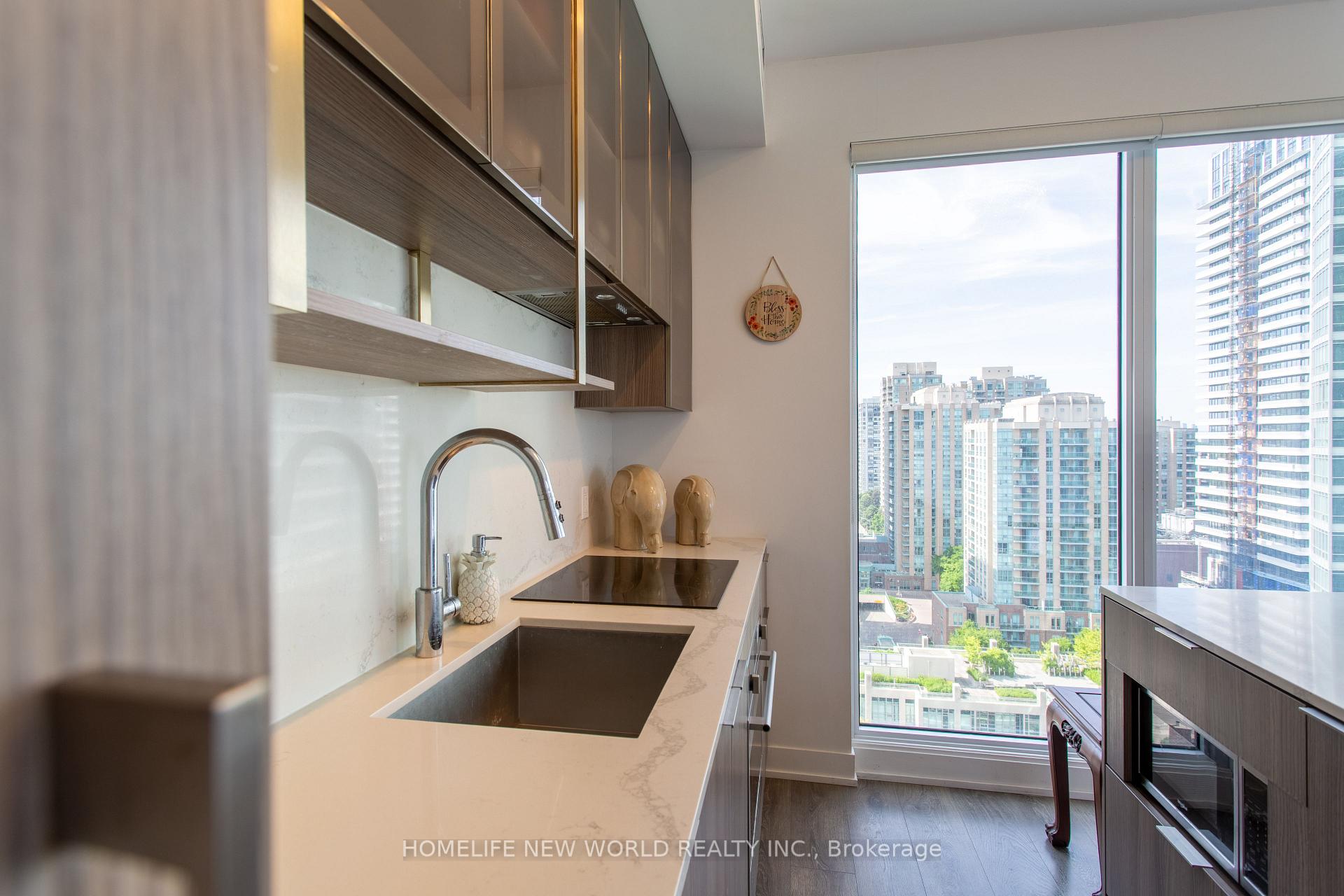 2 Bedrooms Condo at 15 Holmes, Toronto For sale
