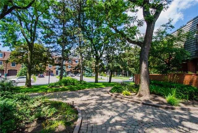 3 Bedrooms Condo at 69 Upper Canada, Toronto For sale