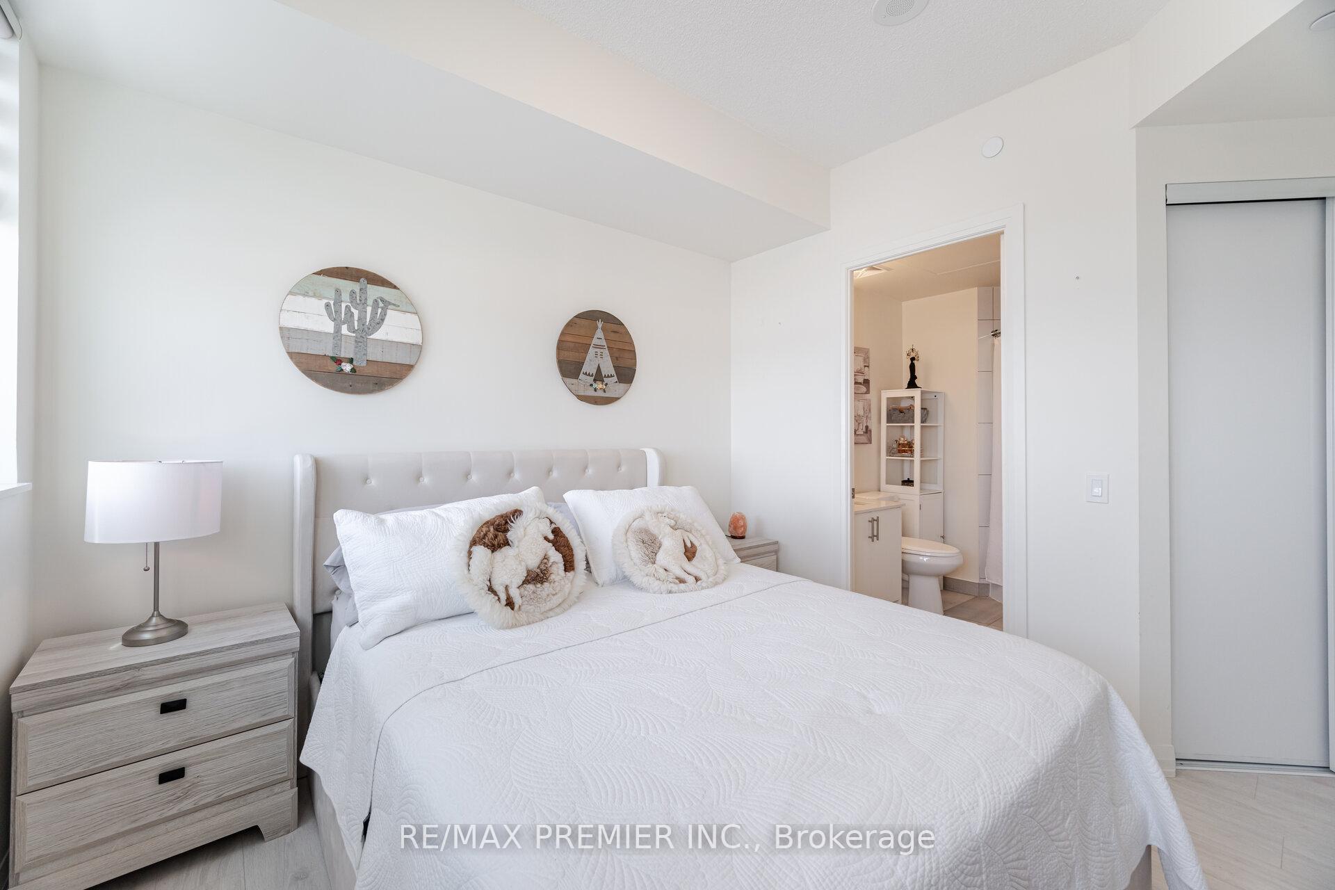 2 Bedrooms Condo at 9000 Jane,  Vaughan For sale