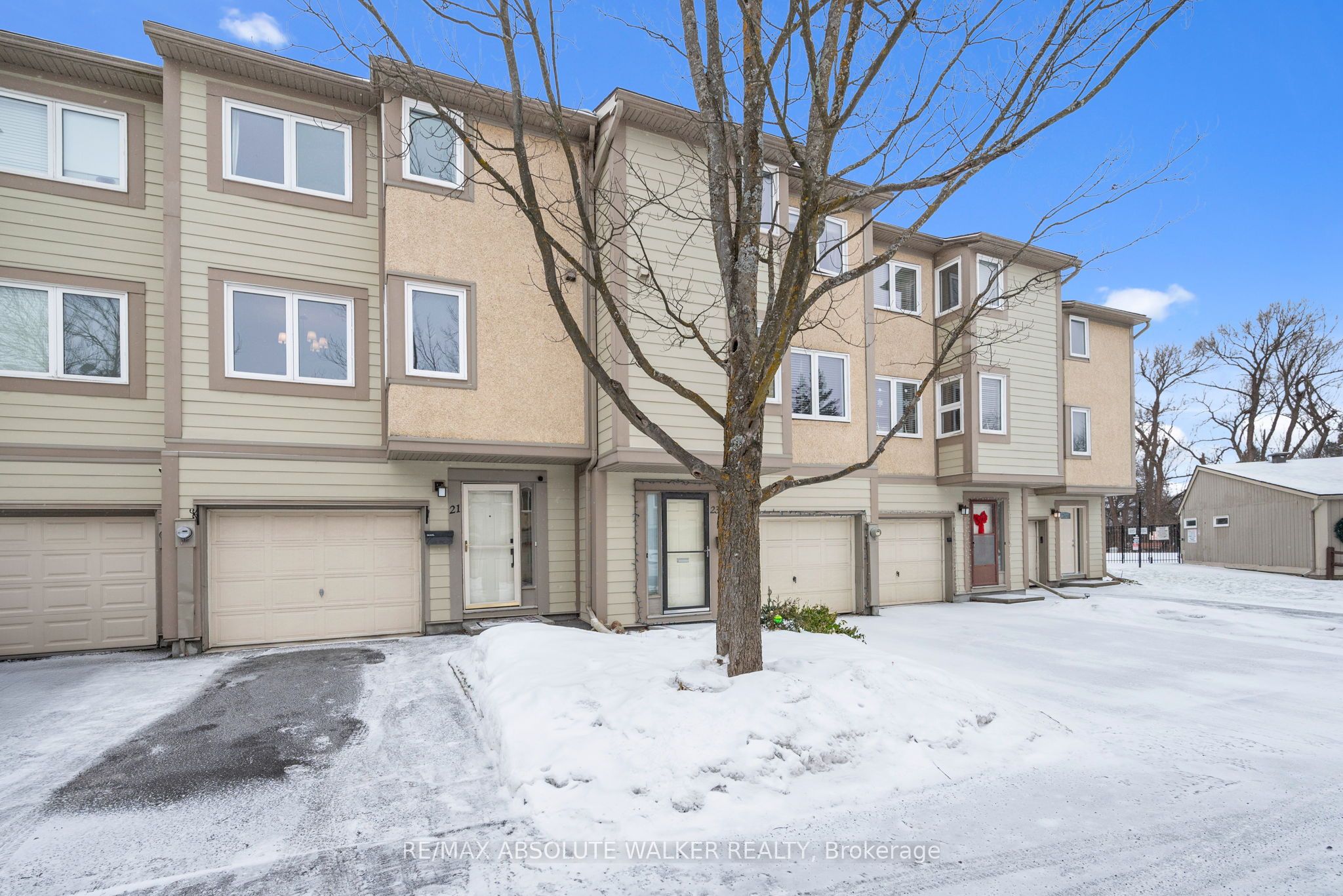 21 Peary Way, Kanata, ON K2L 1Z9