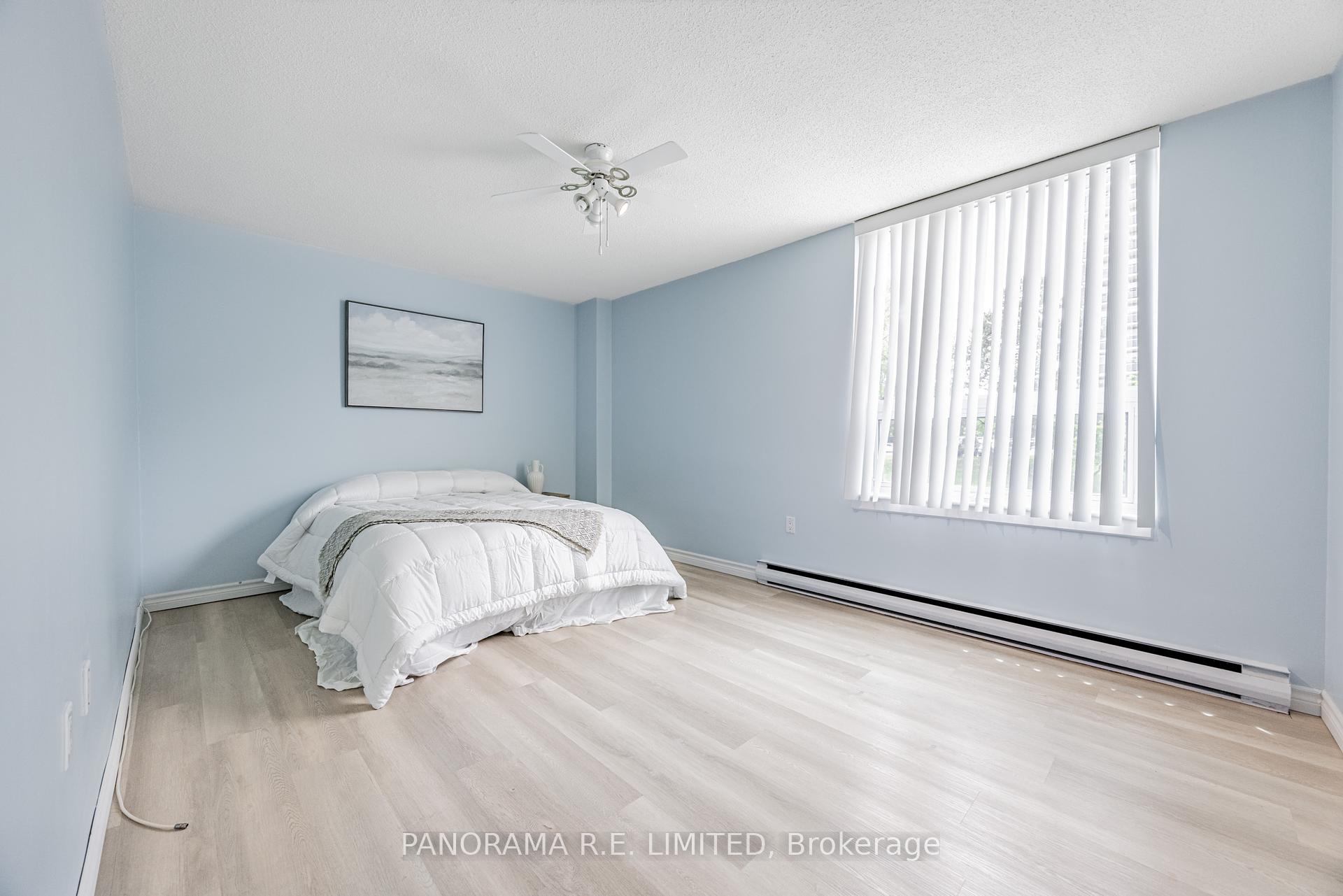 4 Bedrooms Condo at 15 La Rose, Toronto For sale