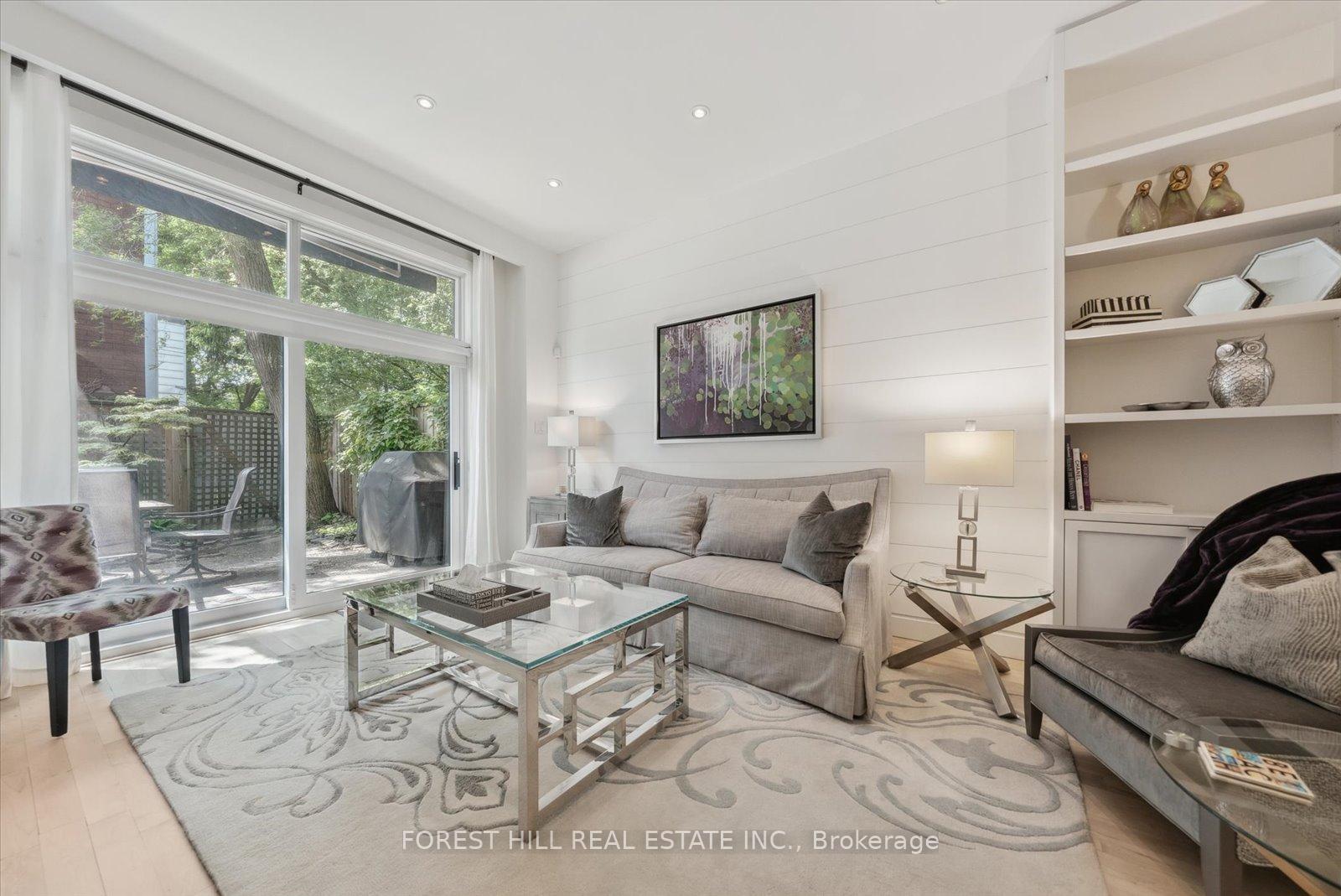 3 Bedrooms Condo at 10 Buller, Toronto For sale