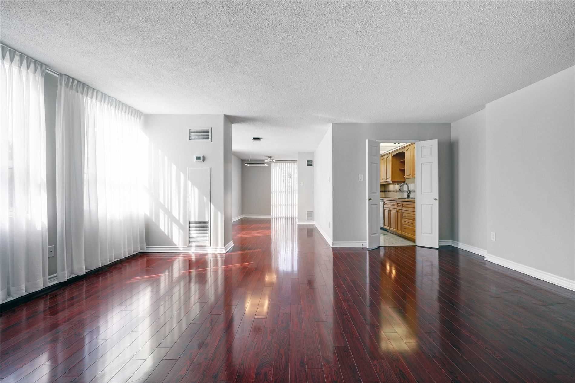 3650 Kaneff Crescent 207