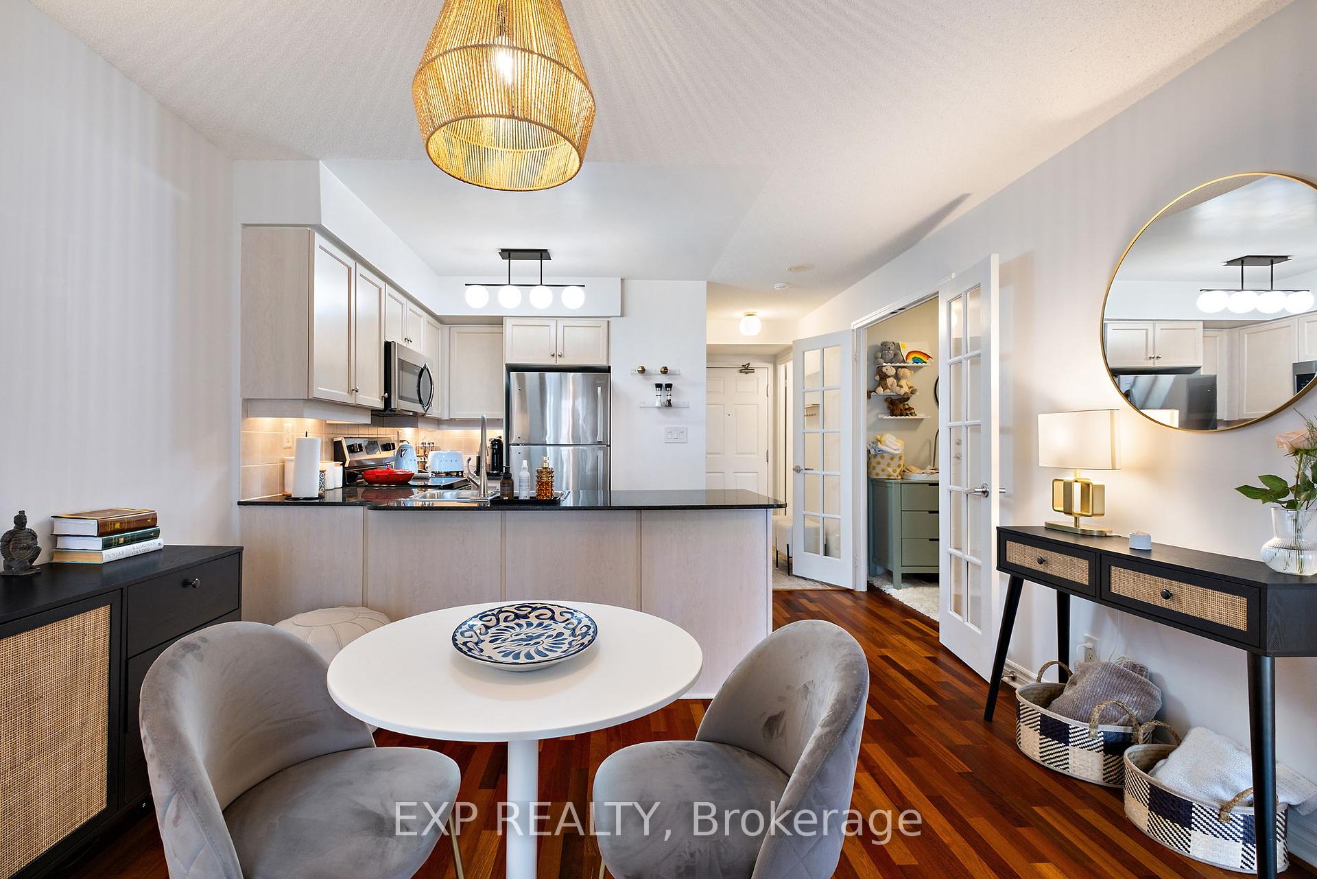 2 Bedrooms Condo at 19 Barberry, Toronto For sale