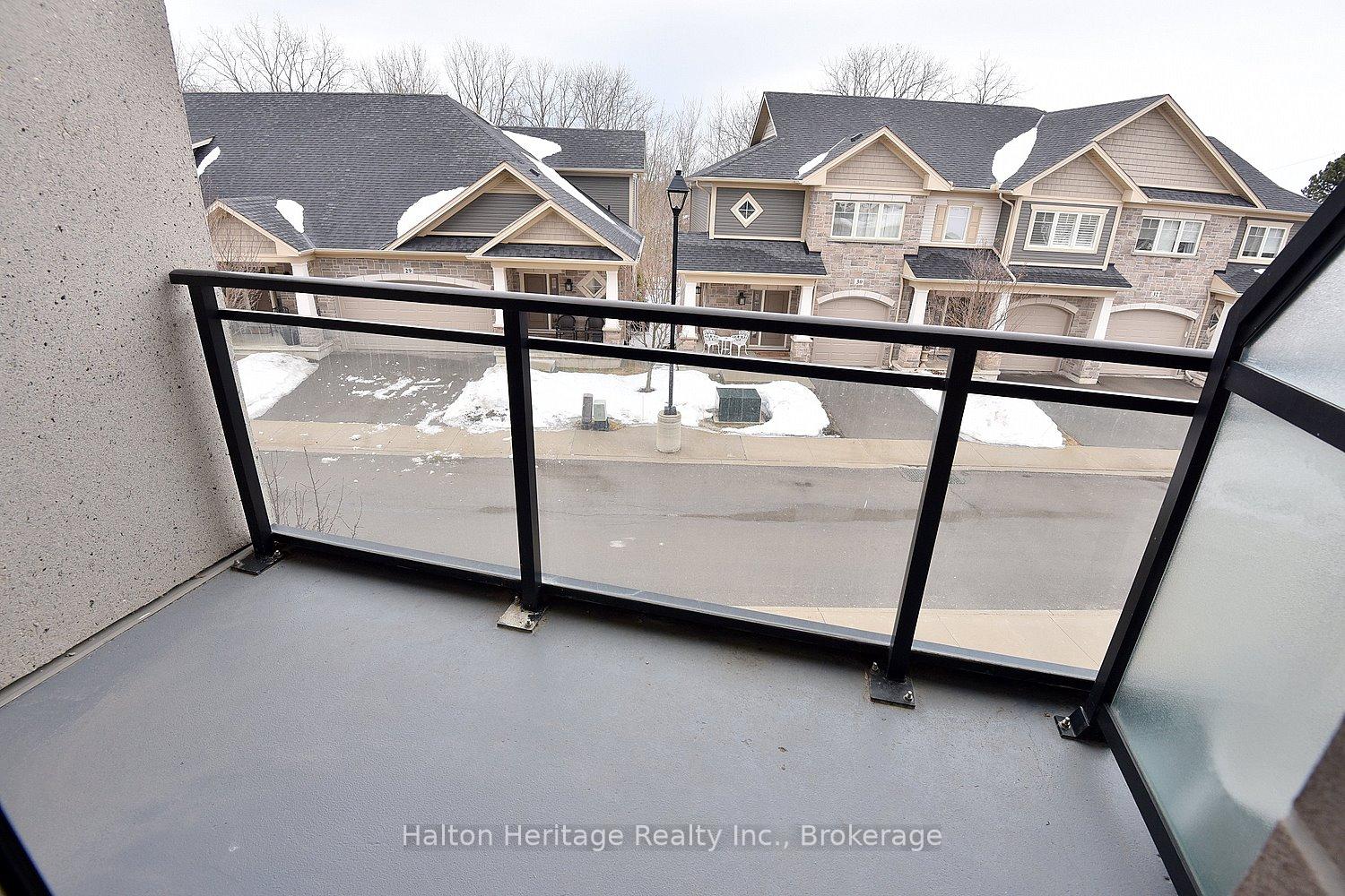 2 Bedrooms Condo at 30 Hamilton,  Hamilton For sale