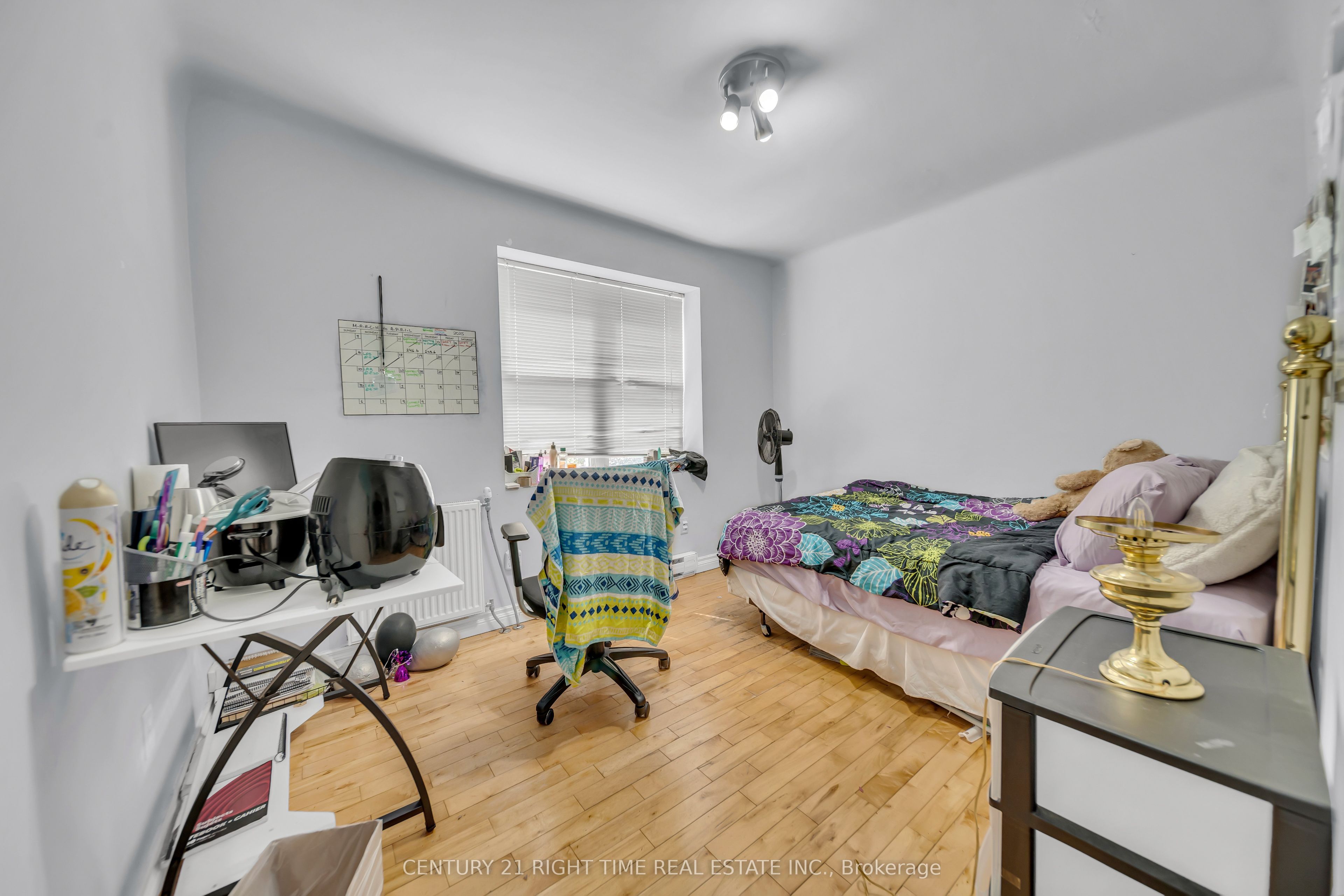24 Columbia Street W