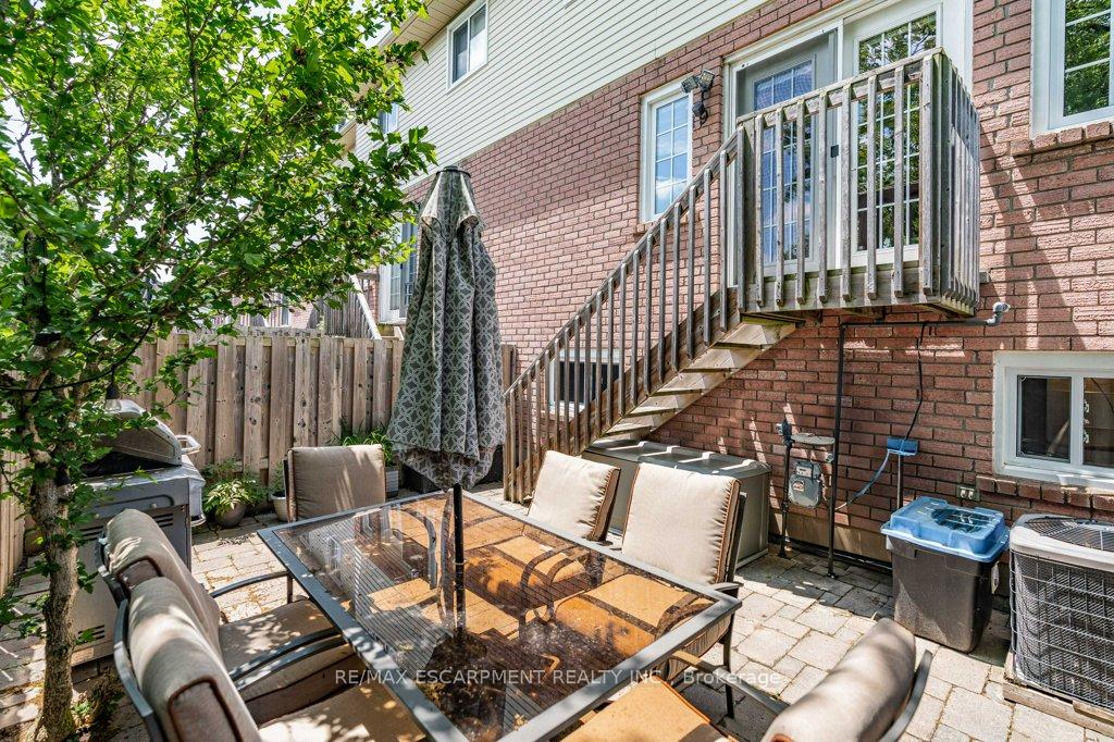 3 Bedrooms Condo at 29 HERITAGE, Hamilton For sale