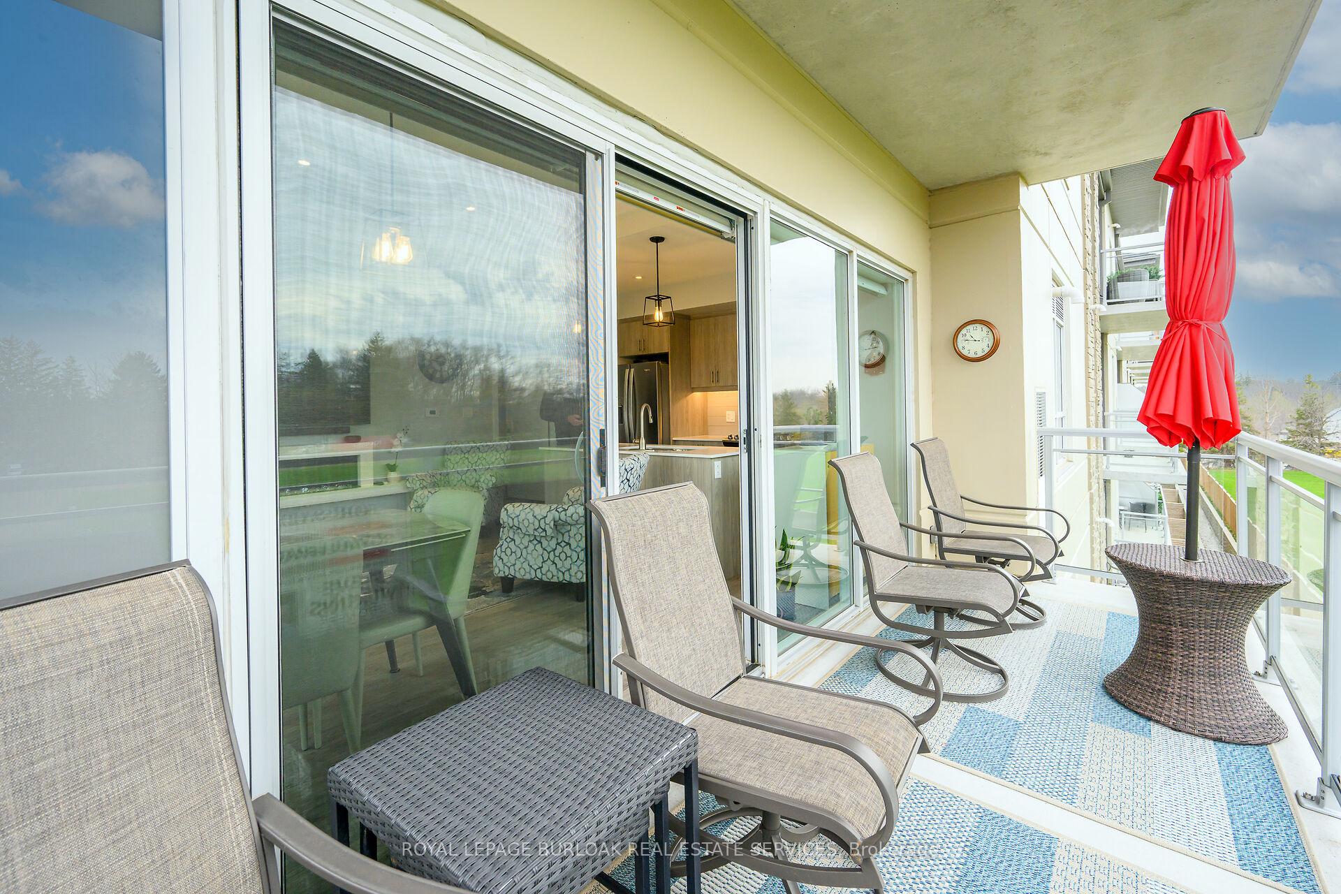 2 Bedrooms Condo at 16 Markle,  Hamilton For sale