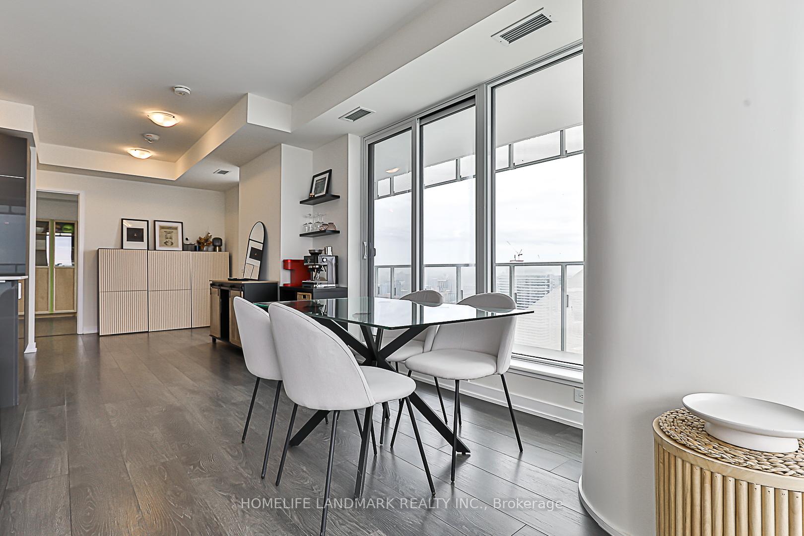 3 Bedrooms Condo at 28 Freeland, Toronto For sale