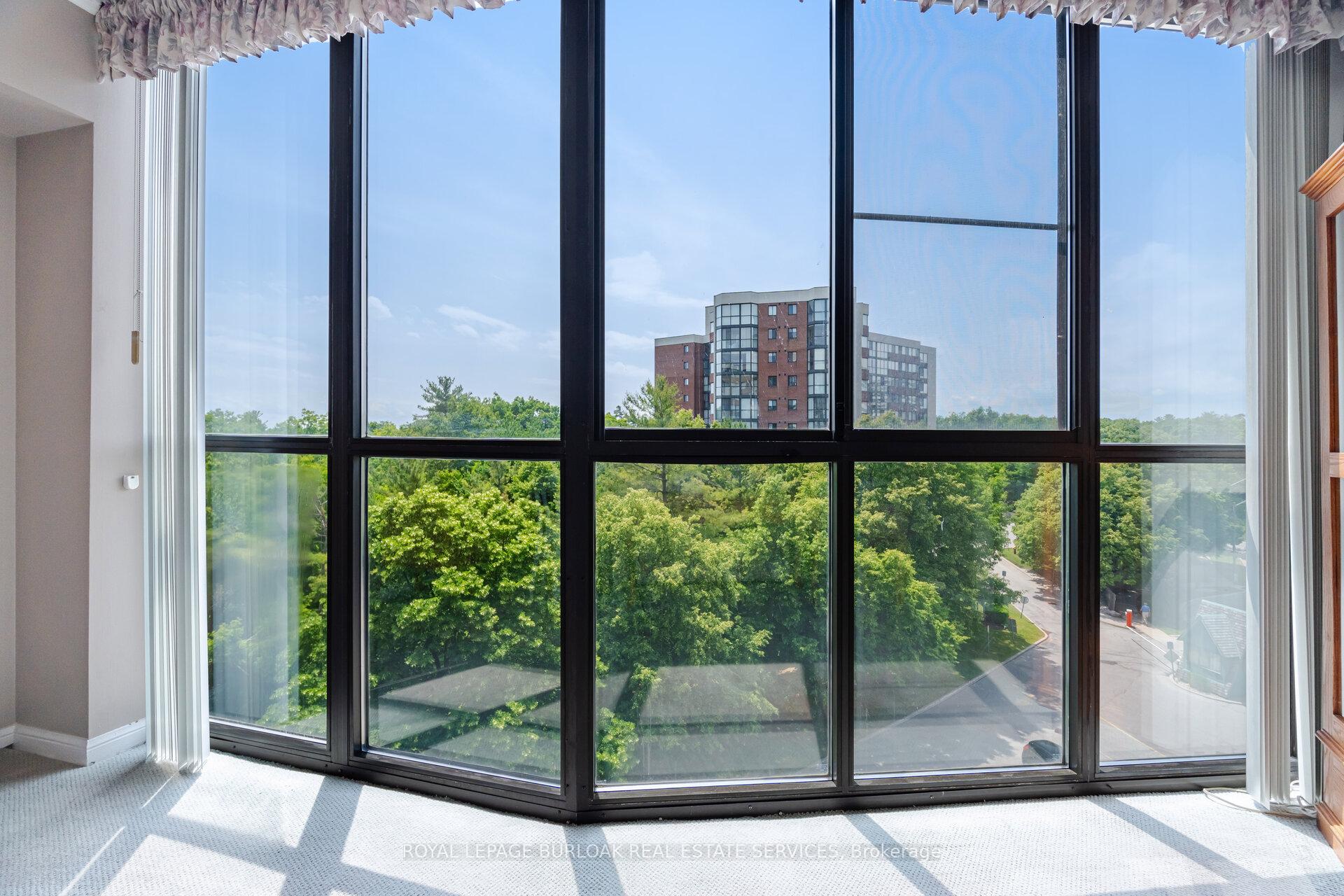 2 Bedrooms Condo at 1230 Marlborough, Oakville For sale