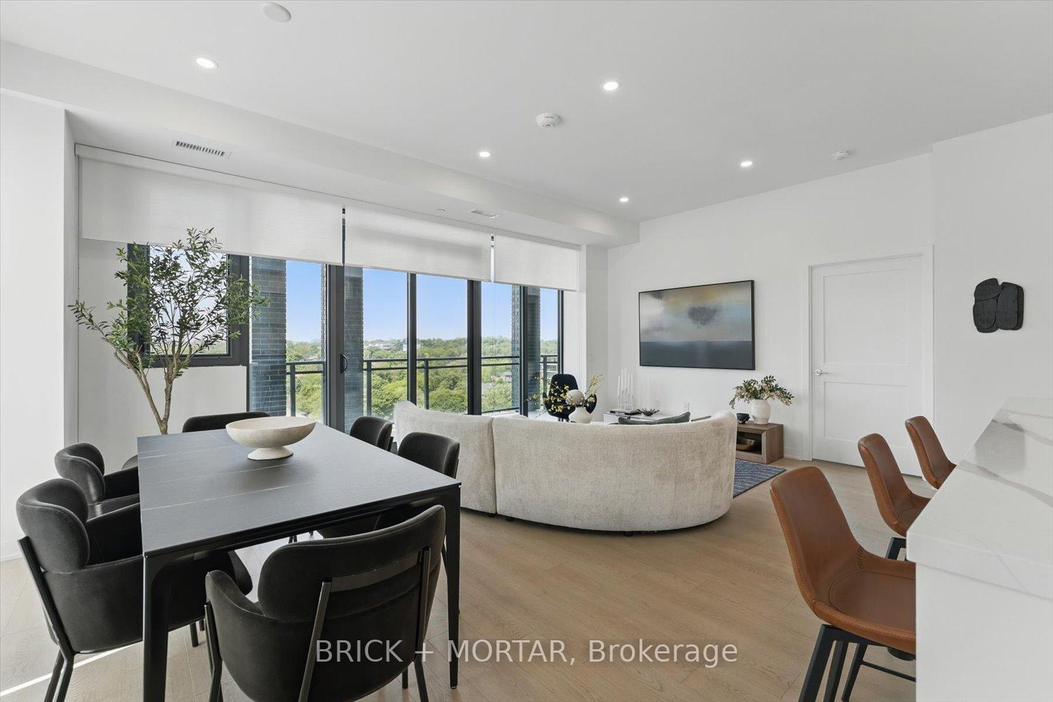 3 Bedrooms Condo at 1 Hillsdale, Toronto For sale