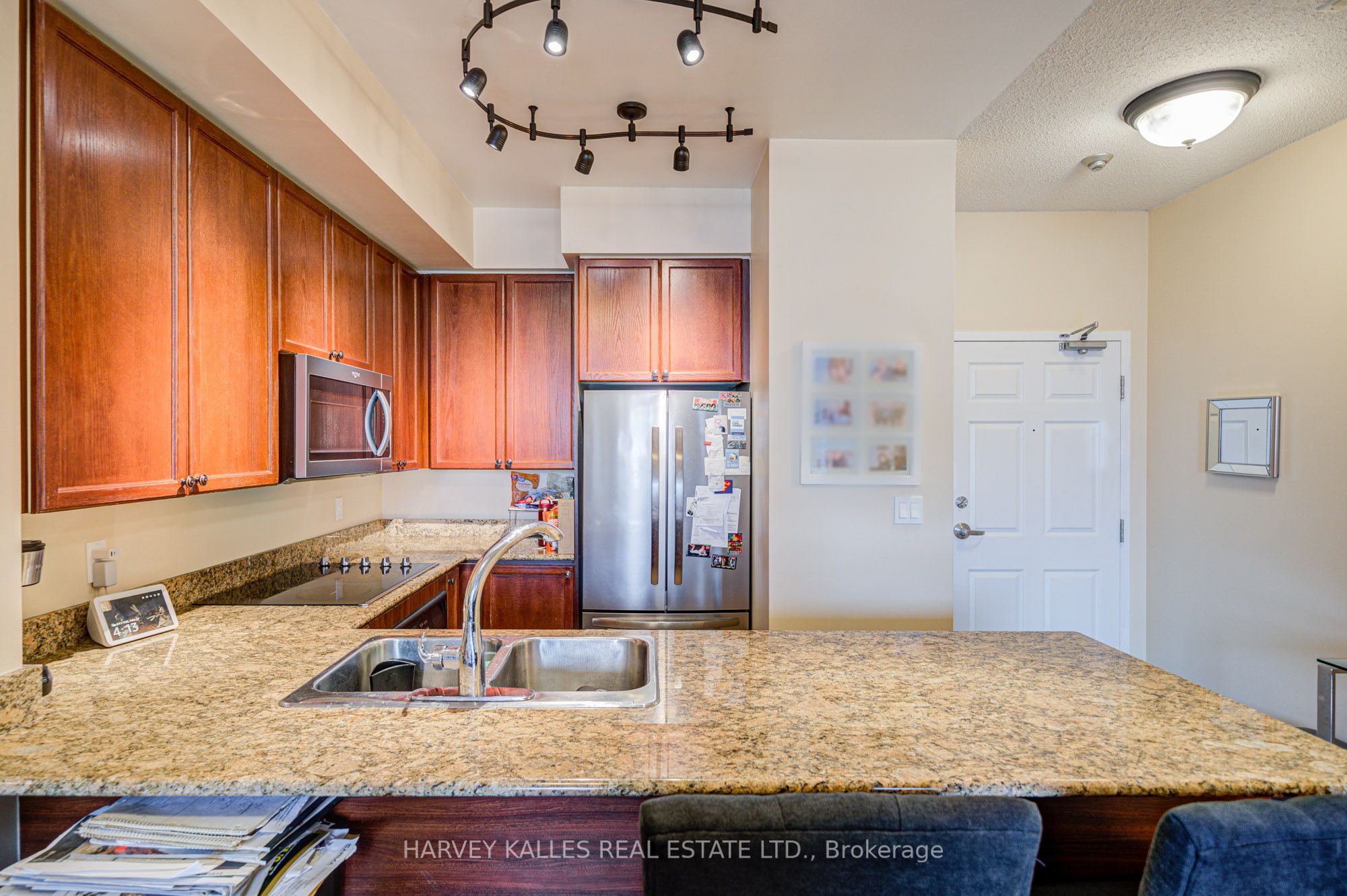 245 Davisville Avenue, #LPH01