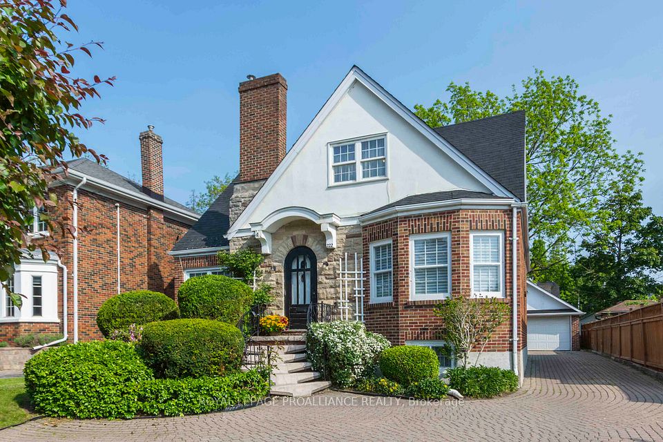 222 Dundas