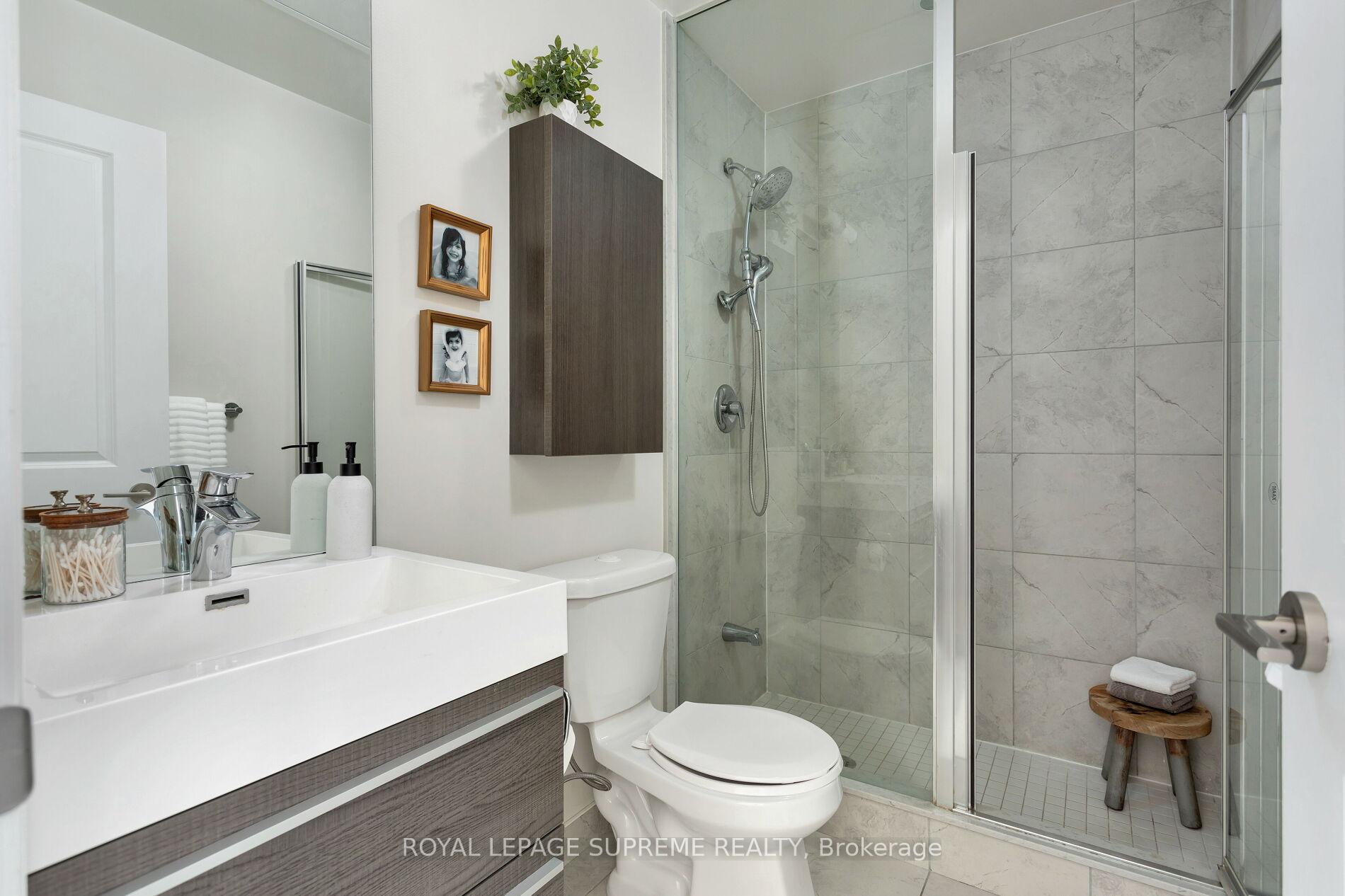 2 Bedrooms Condo at 17 Zorra,  Toronto For sale