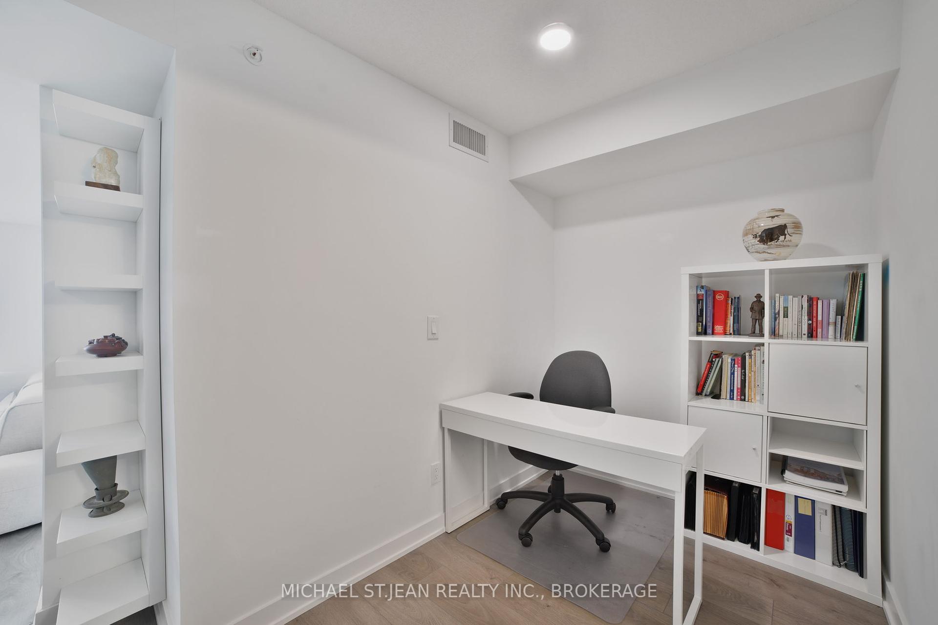 1 Bedroom Condo at 1119 Cooke,  Burlington For sale