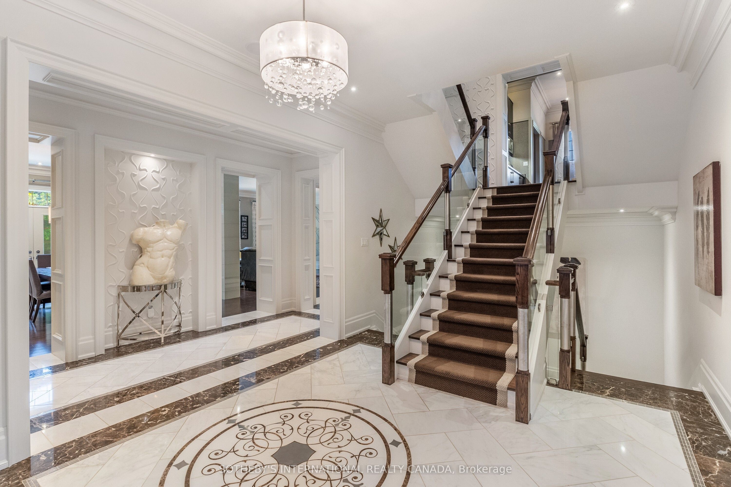 8 Thornhill Avenue