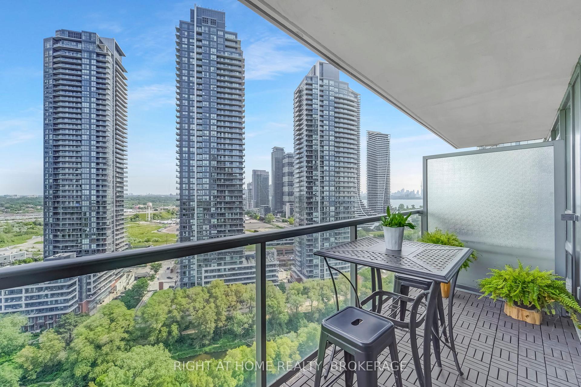 2 Bedrooms Condo at 15 Legion, Toronto For sale