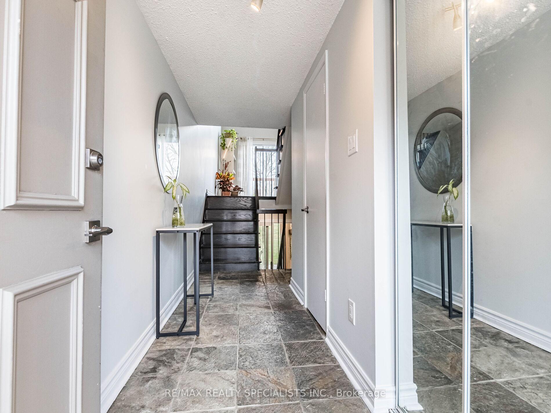 3 Bedrooms Condo at 1764 Rathburn,  Mississauga For sale