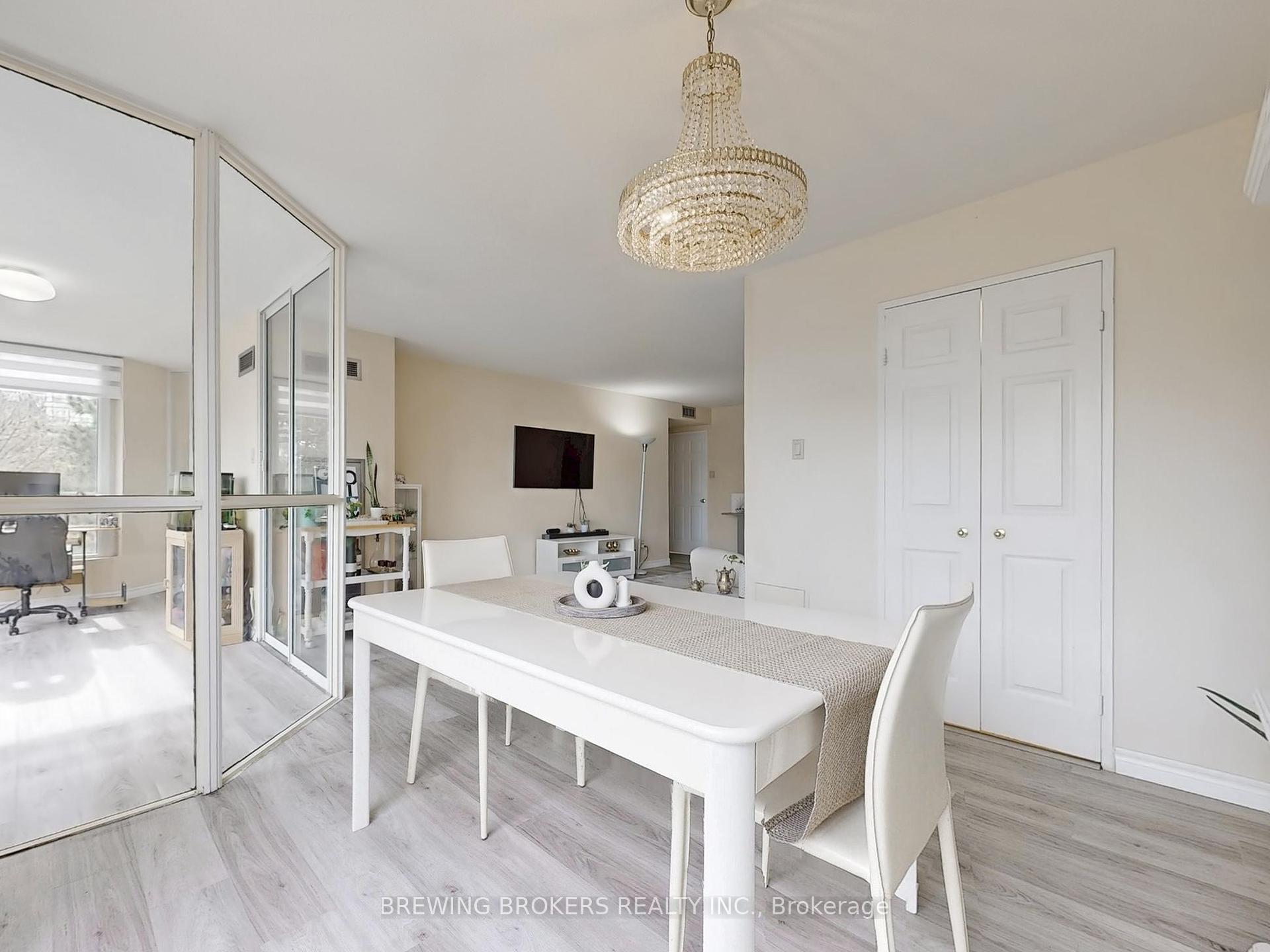 3 Bedrooms Condo at 4450 Tucana, Mississauga For sale