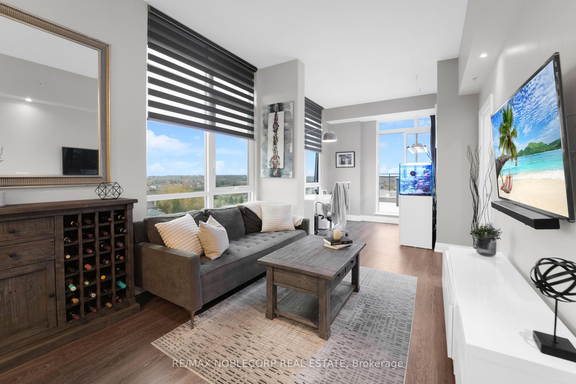 2 Bedrooms Condo at 12 Woodstream, Vaughan For sale