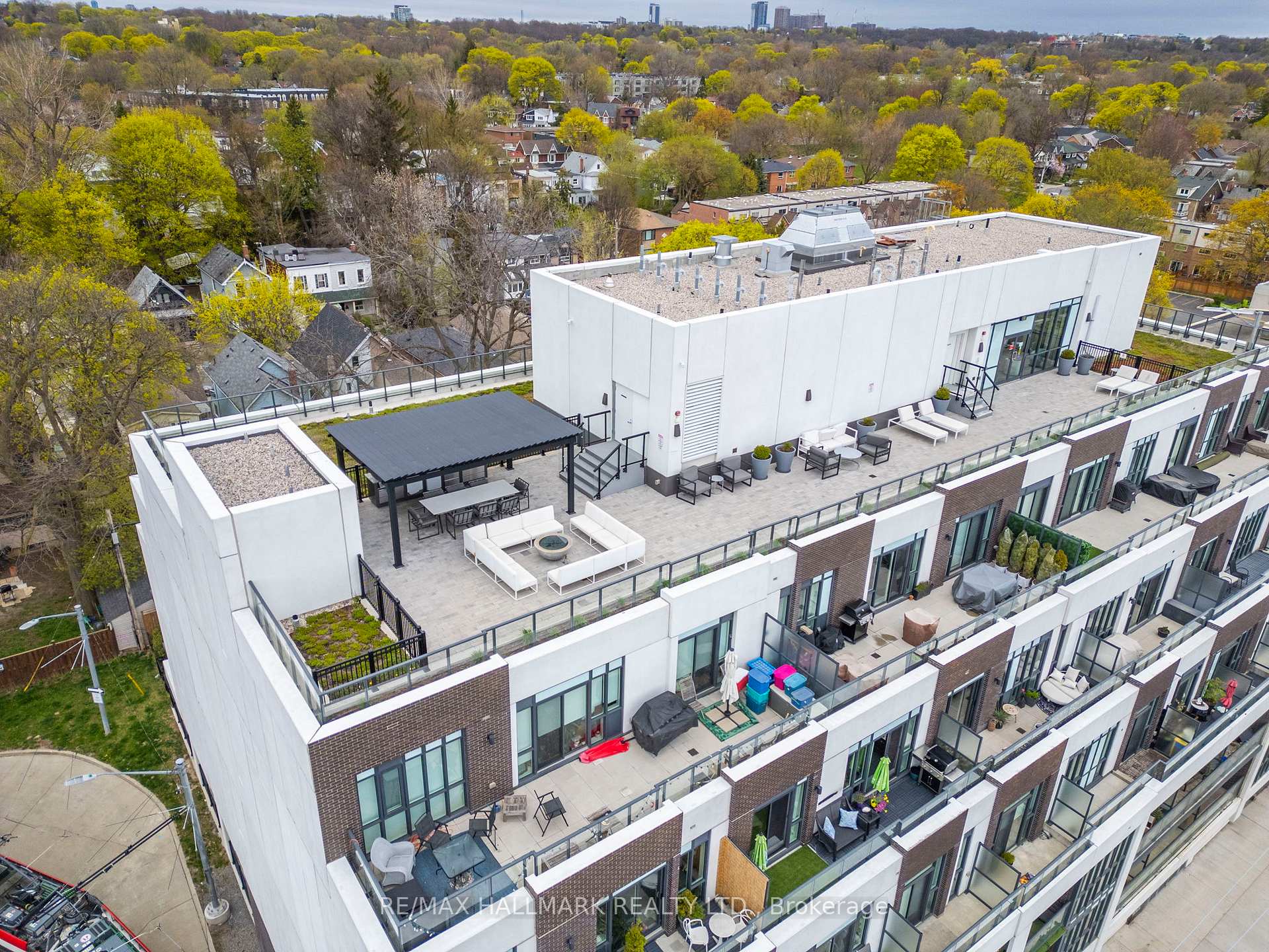 3 Bedrooms Condo at 1630 Queen, Toronto For sale