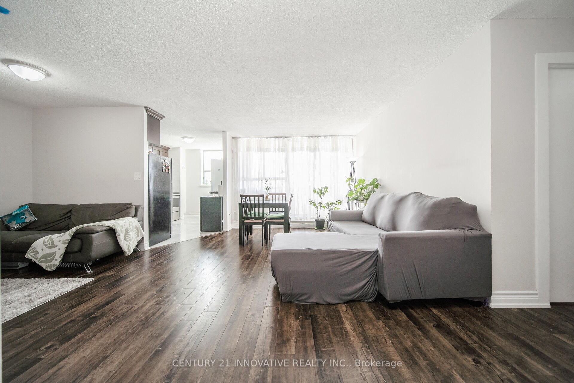 2 Bedrooms Condo at 100 Wingarden, Toronto For sale
