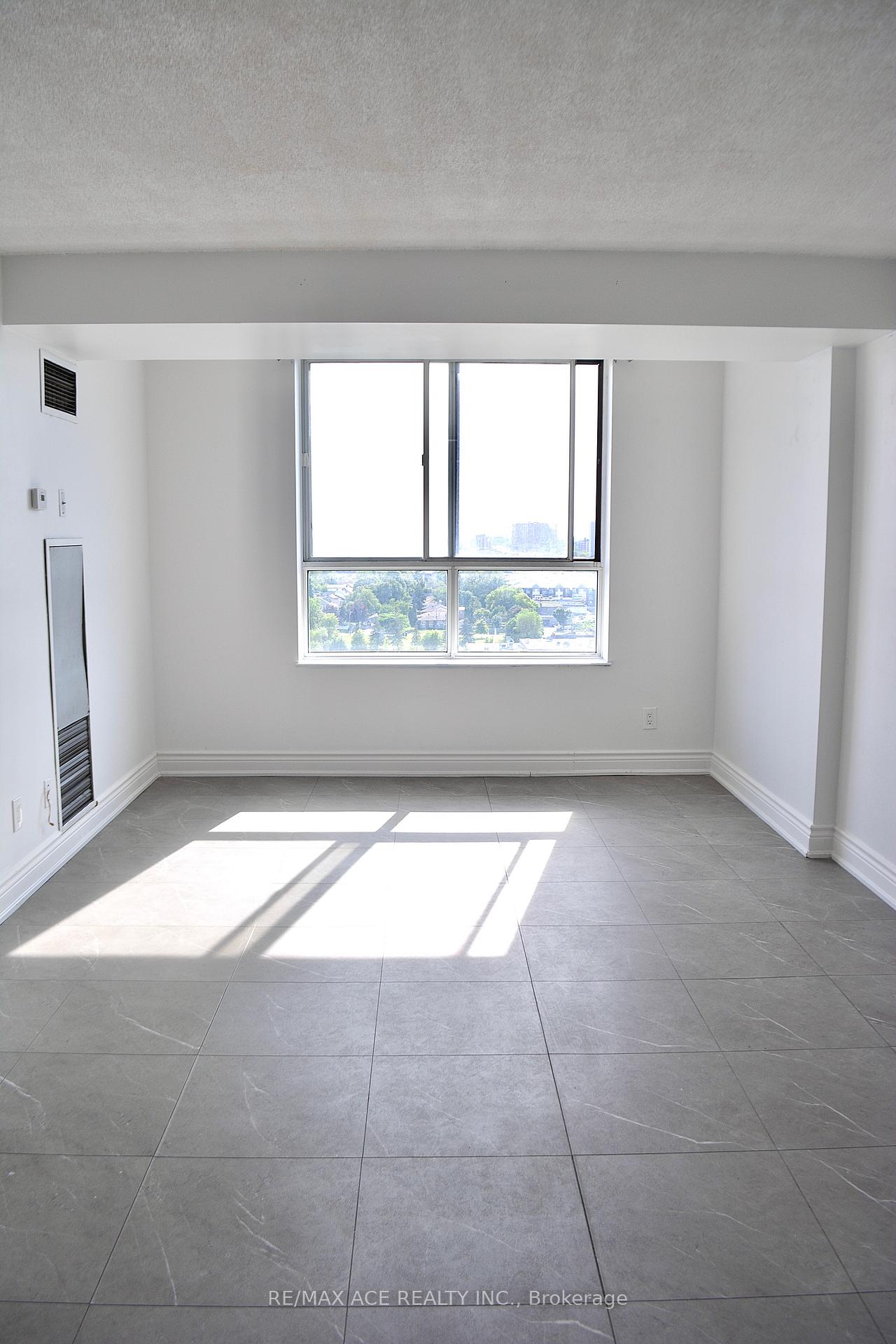 3 Bedrooms Condo at 330 Mccowan, Toronto For sale