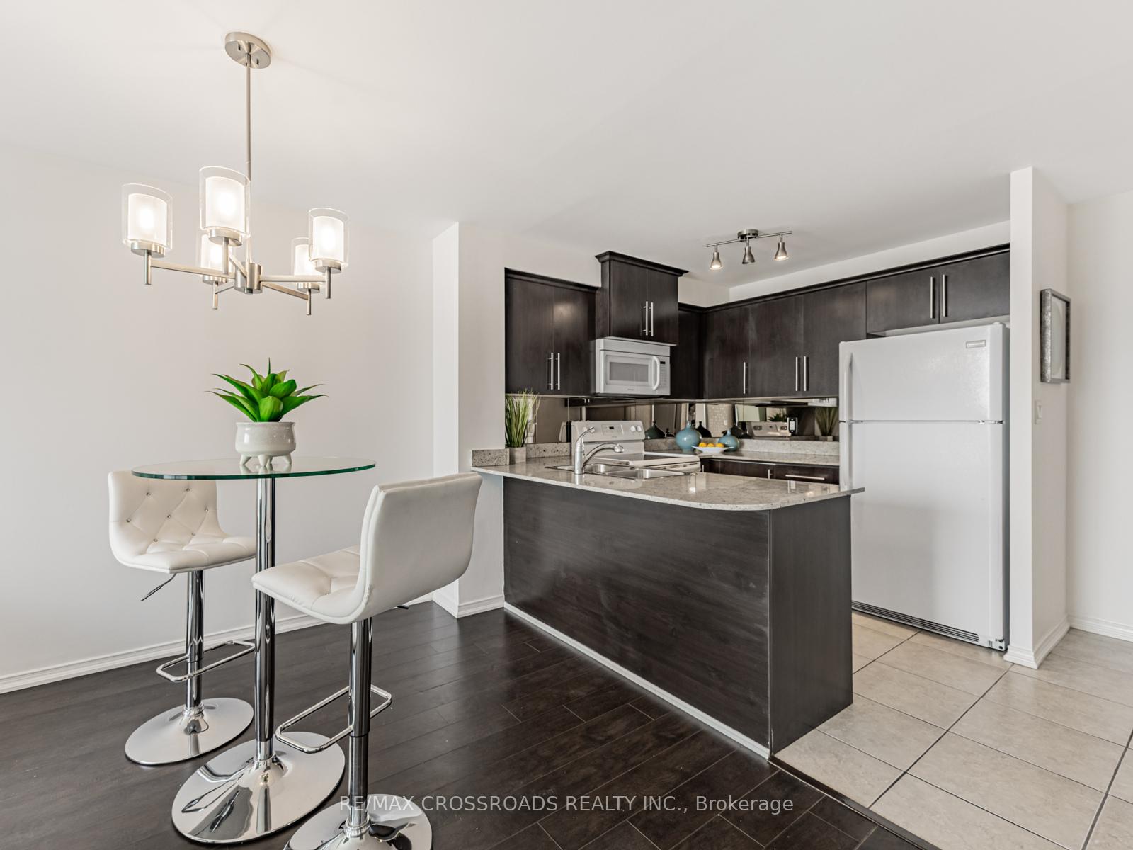 2 Bedrooms Condo at 6 Rosebank, Toronto For sale